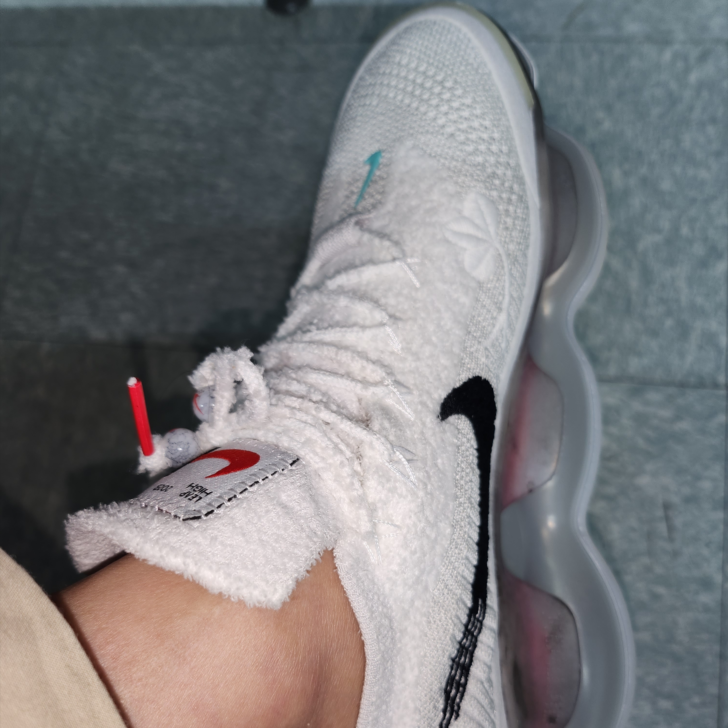 Nike Air Max Scorpion Flyknit Summit White 착용 스타일