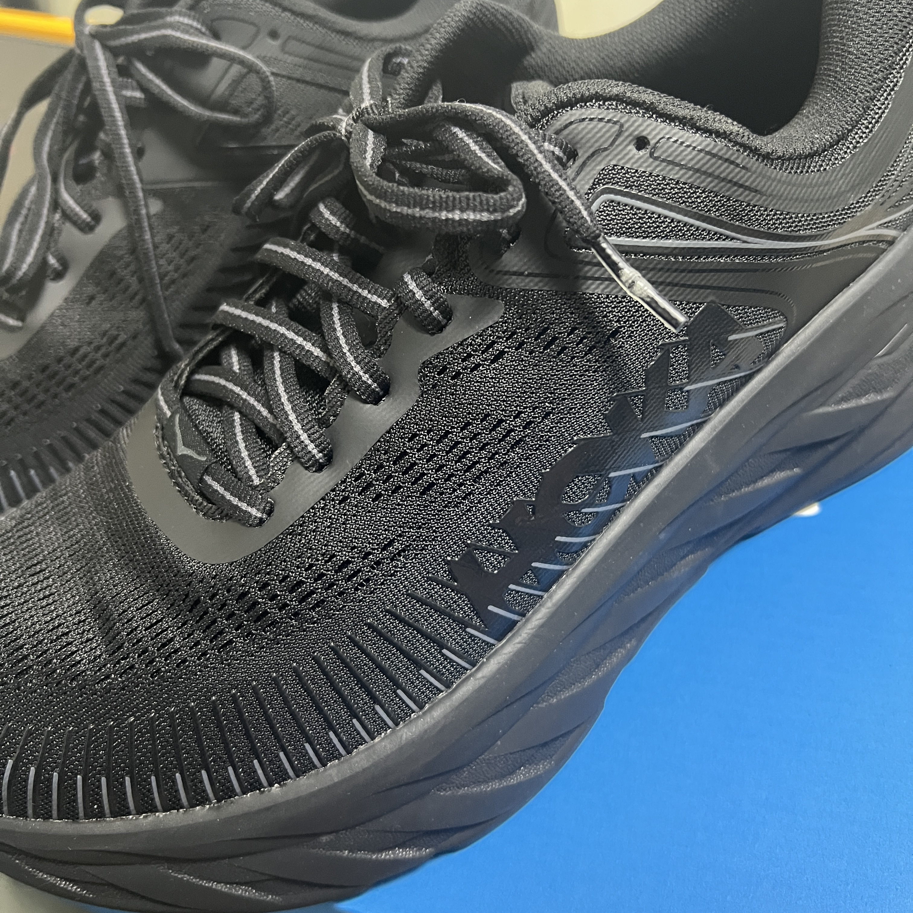 (W) Hoka Bondi 7 Black - Wide, (W) Nike Air Max Koko Sandal Black 착용 스타일 - 1
