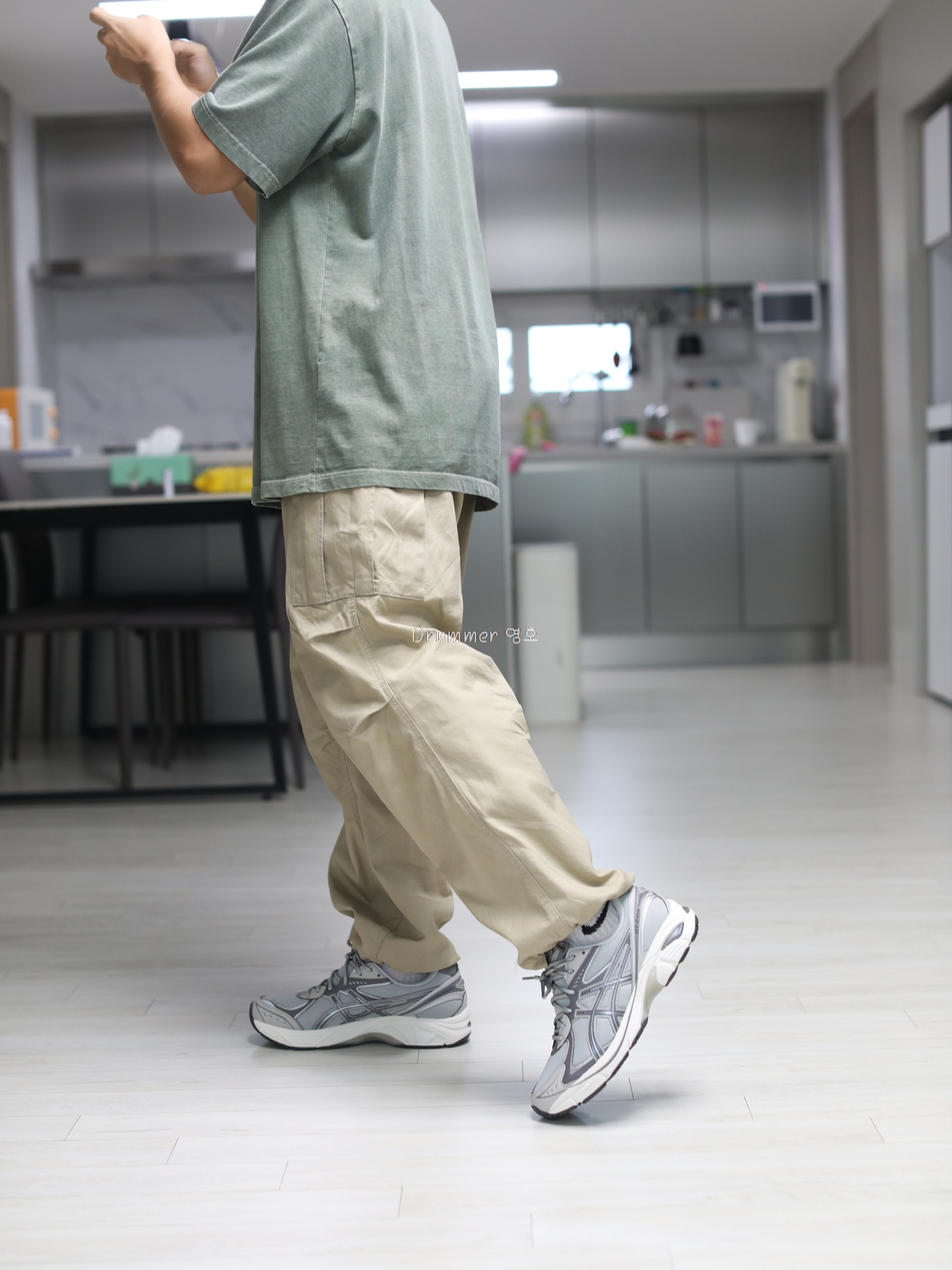 Asics GT-2160 Oyster Grey Carbon 착용 스타일 - 2