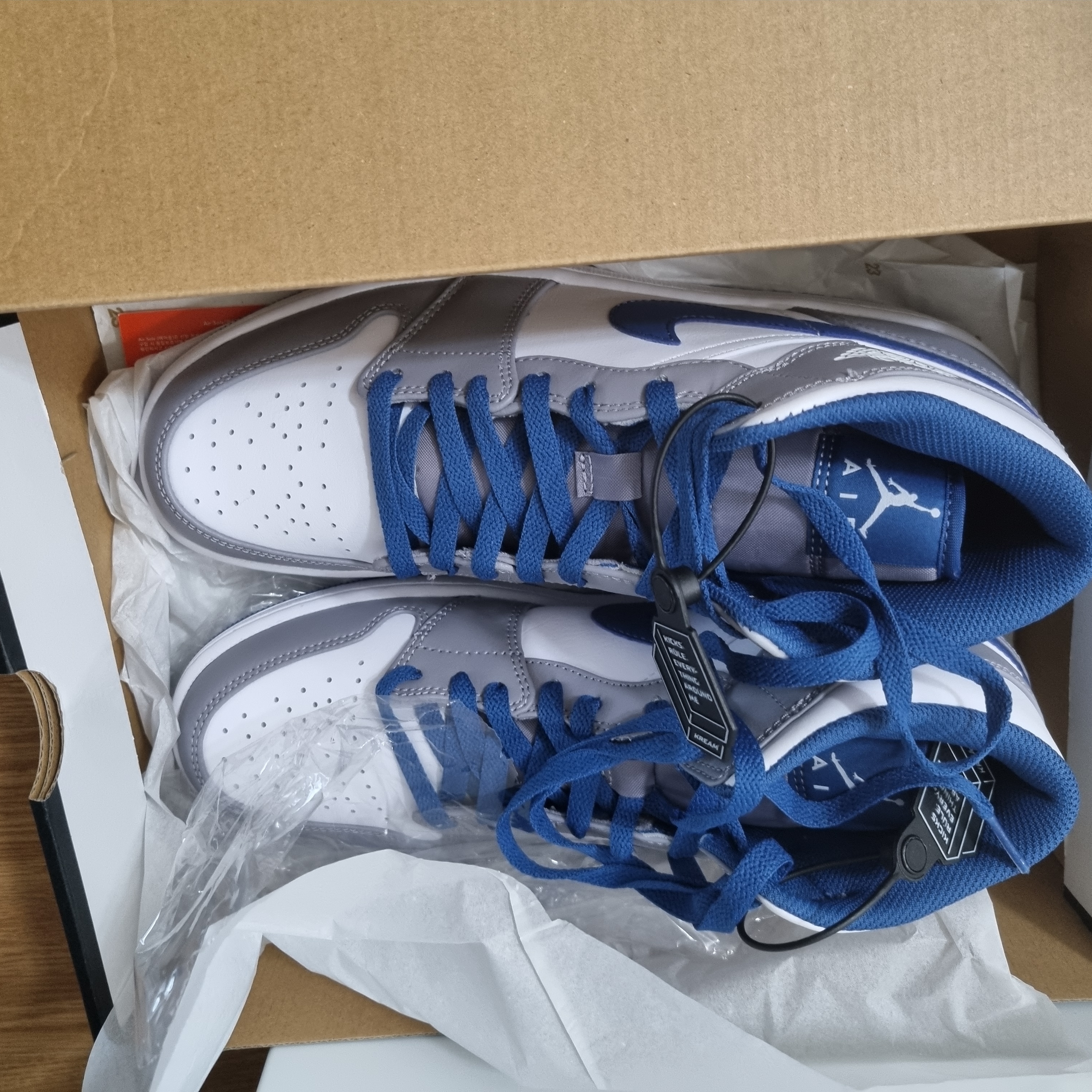 Jordan 1 Mid Cement Grey True Blue 착용 스타일