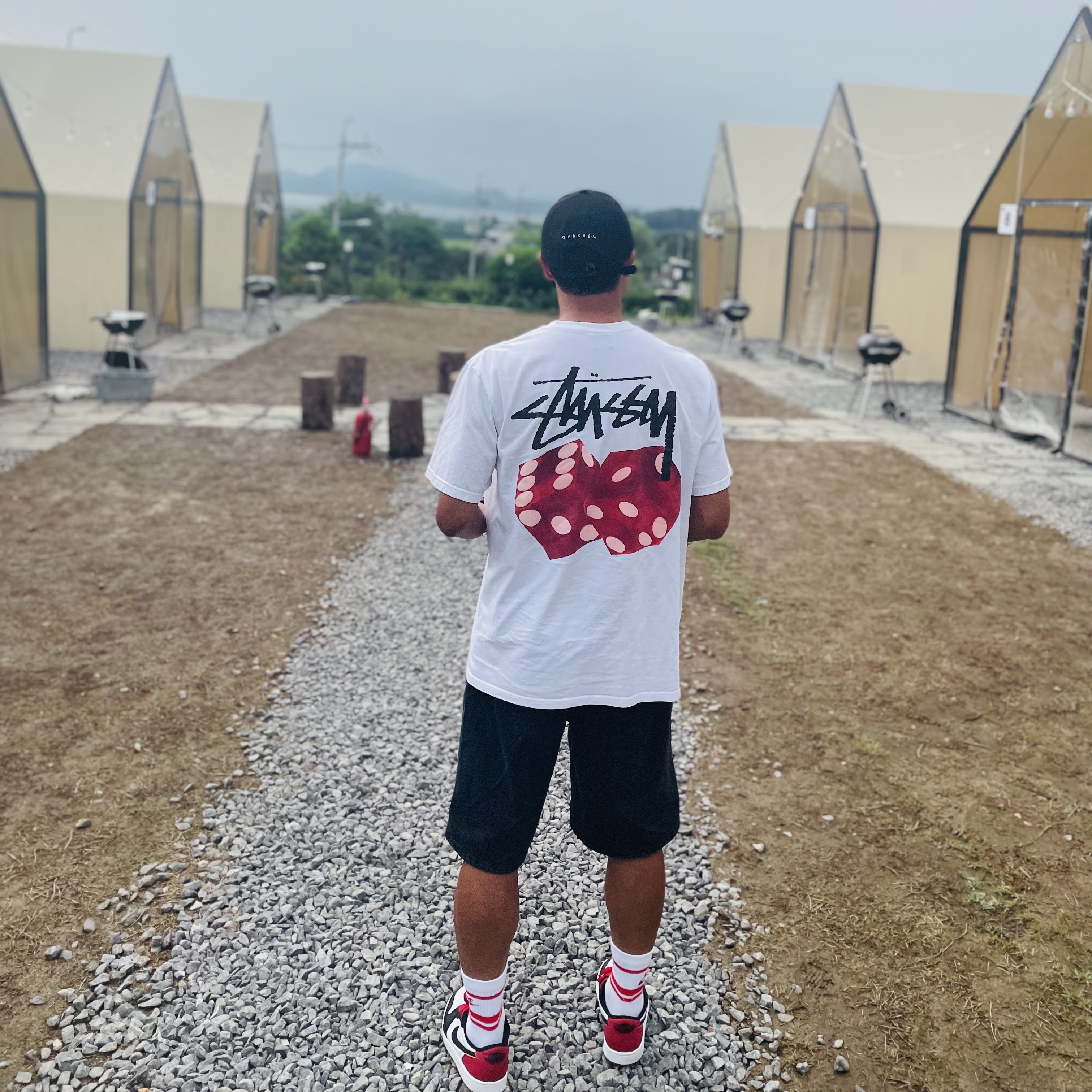 Darkr8m Studio x New Era Unstructured Ball Cap Black, Stussy Diced Out T-Shirt White 착용 스타일