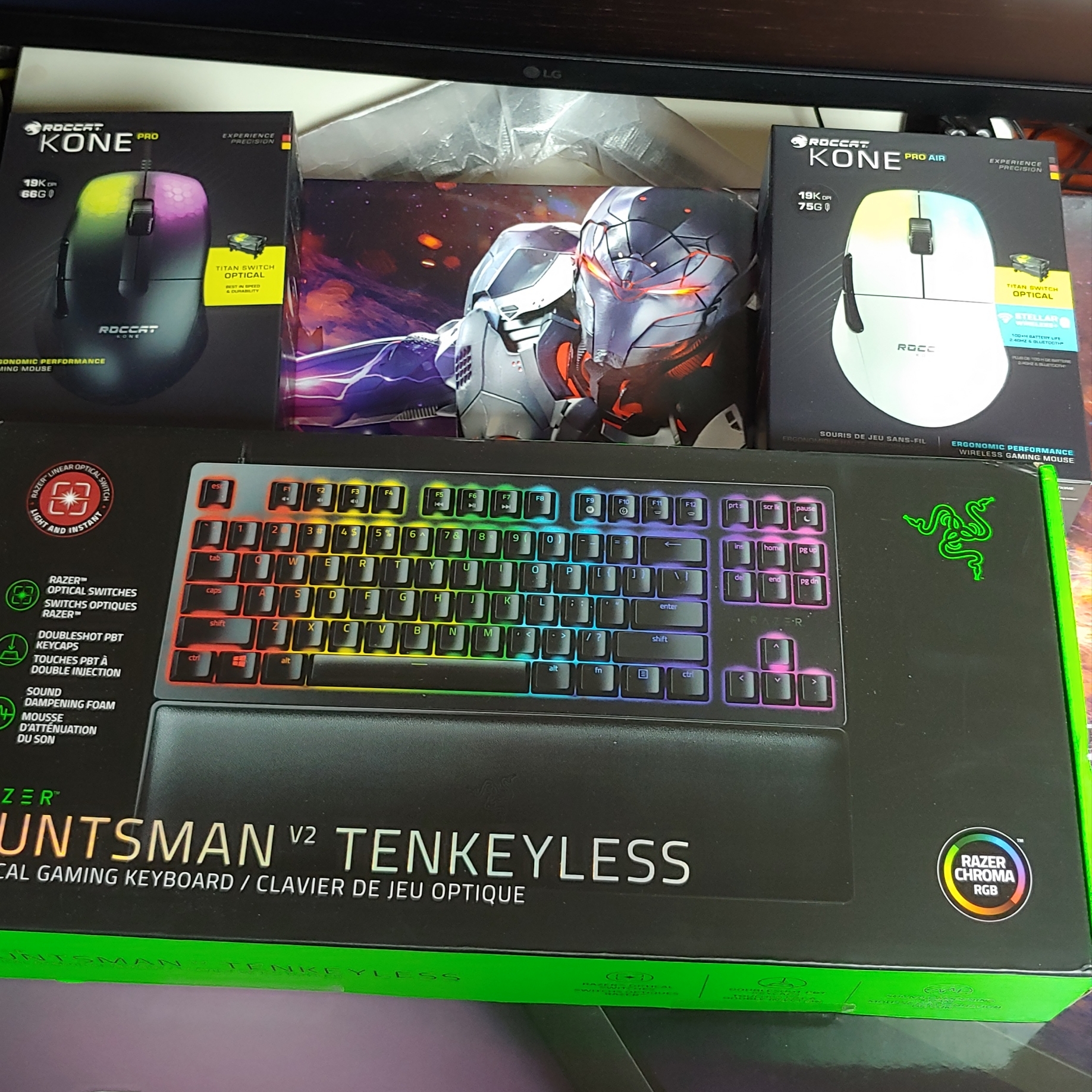 Razer Viper Ultimate with Charging Dock Mercury (Korean Ver.), LG UltraGear 27GP830 (Korean Ver.) 착용 스타일 - 2