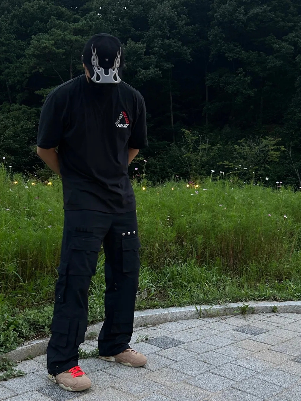 Jordan 6 x Travis Scott Retro SP British Khaki, Palace P-3-K-9 T-Shirt Black - 22SS 착용 스타일 - 1
