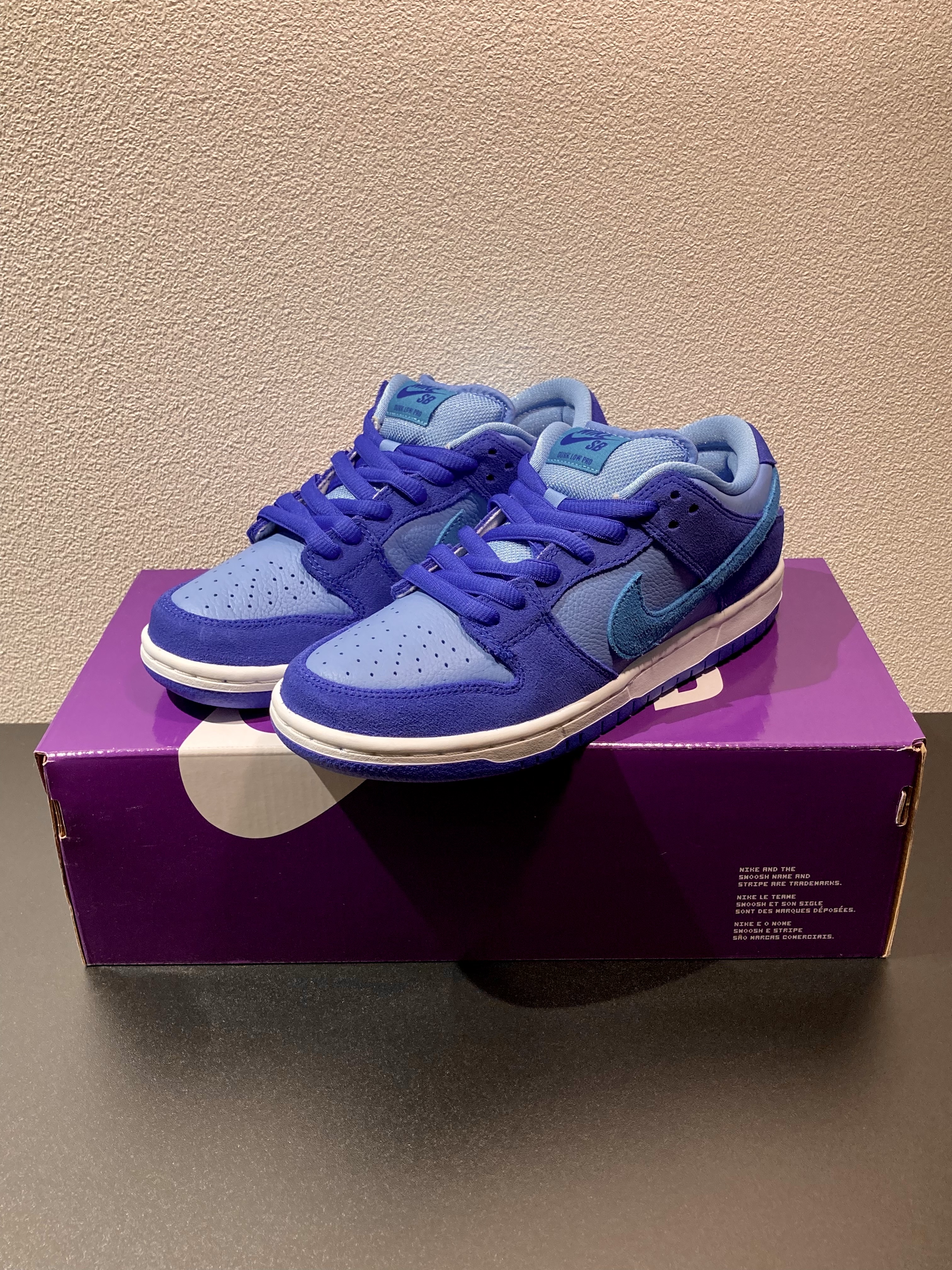 Nike SB Dunk Low Pro Blue Raspberry 착용 스타일 - 1