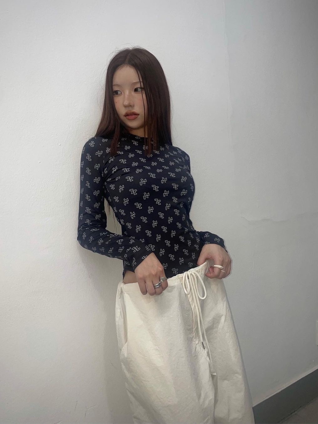 Porta Women Symbol Bodysuit Black, Porta Women Tuck Wide Pants White 착용 스타일