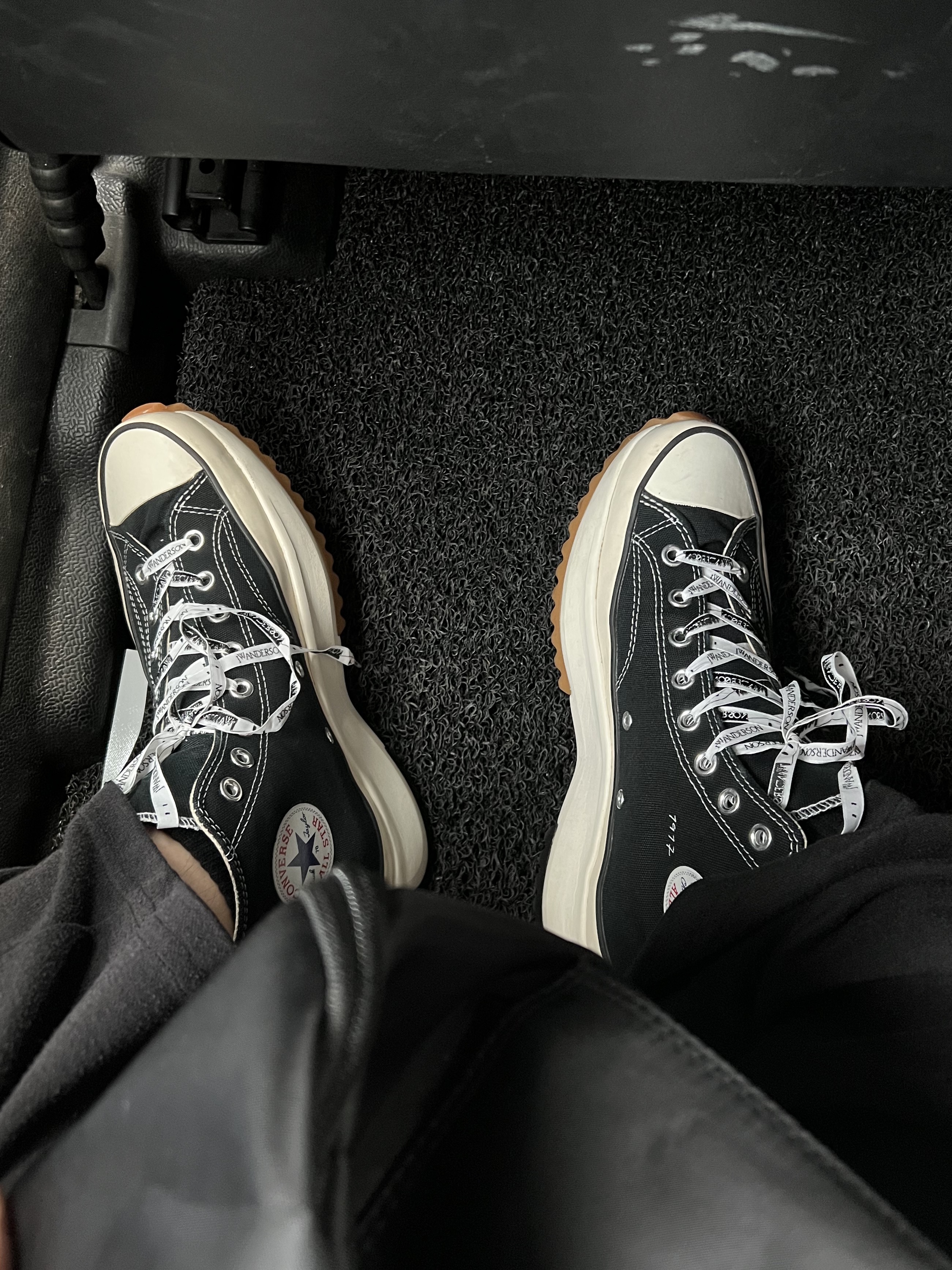 Converse x JW Anderson Run Star Hike Hi Black 착용 스타일 - 1