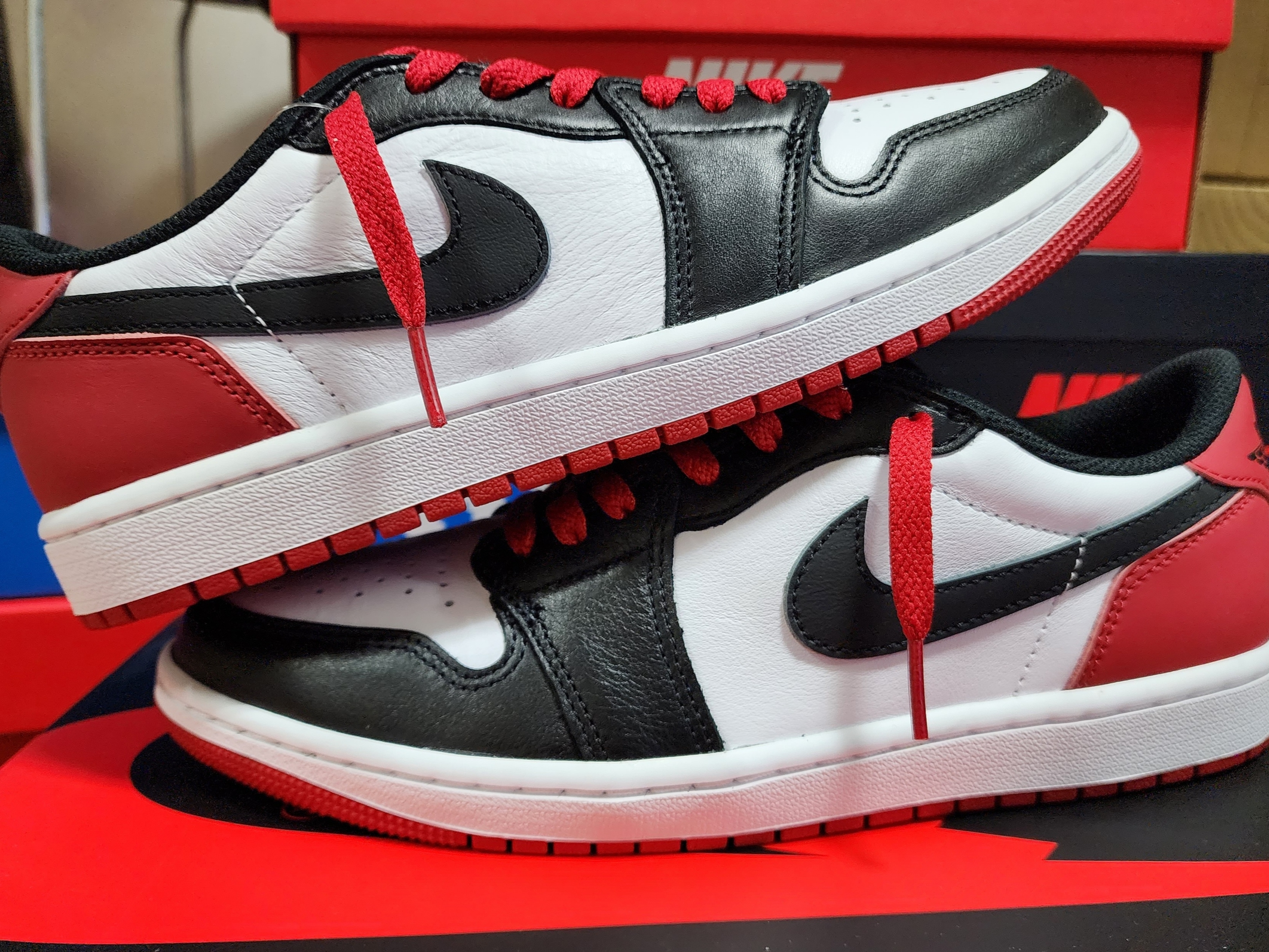 Jordan 1 Retro Low OG Black Toe, Jordan 1 Low Kkachi 착용 스타일 - 1