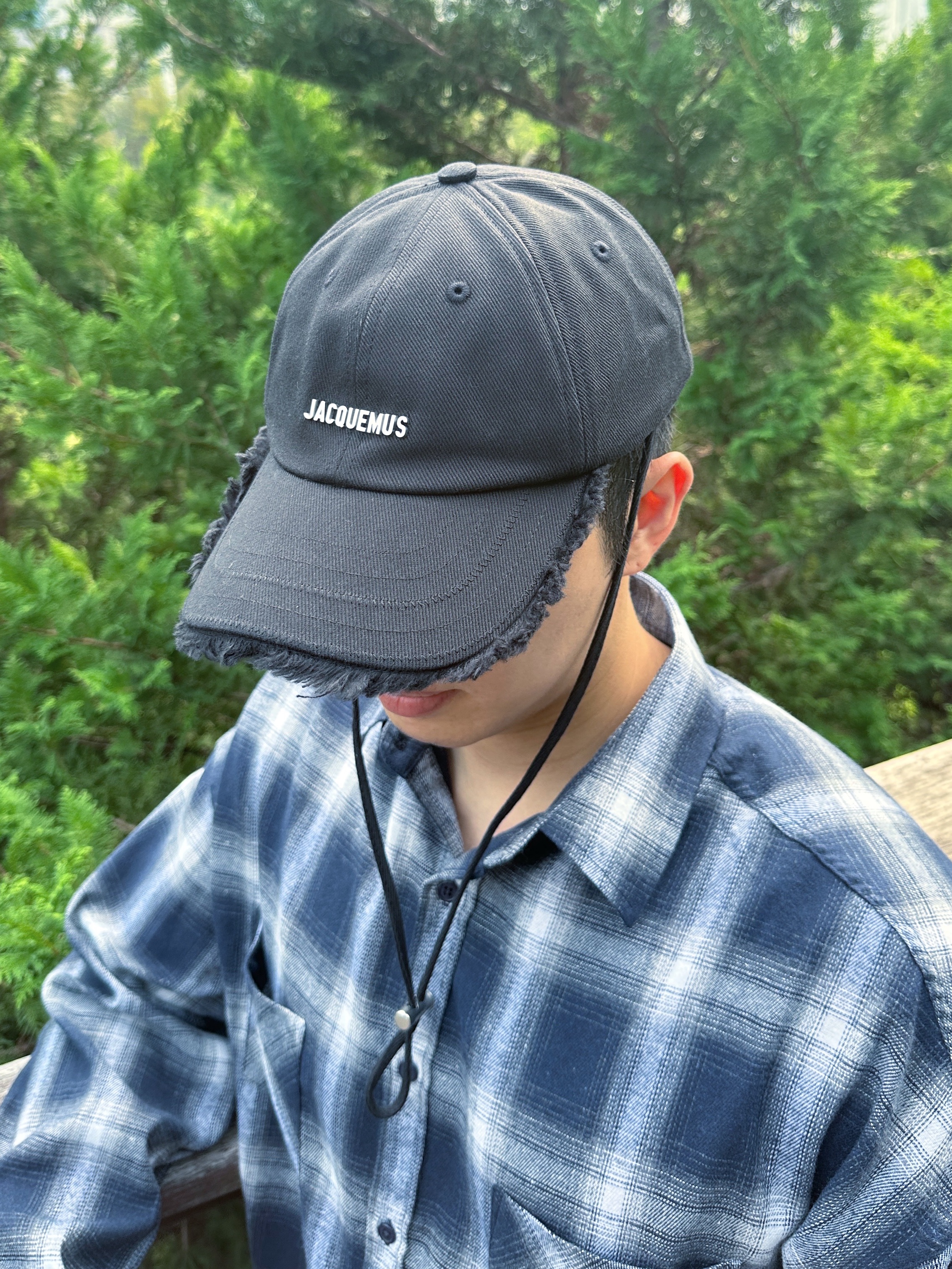 Jacquemus La Casquette Artichaut Fringe Baseball Cap Black 착용 스타일 - 2