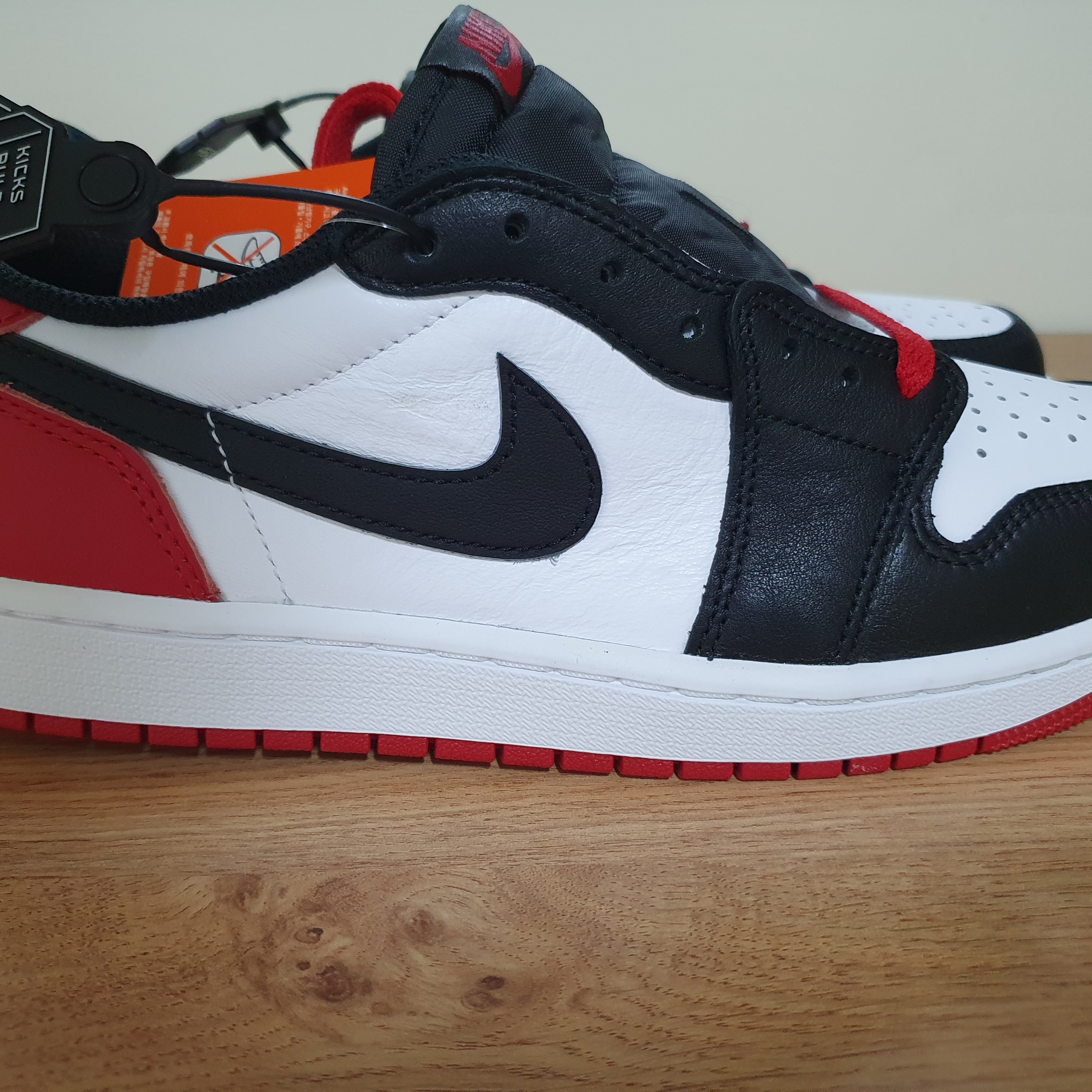 Jordan 1 Retro Low OG Black Toe 착용 스타일 - 5
