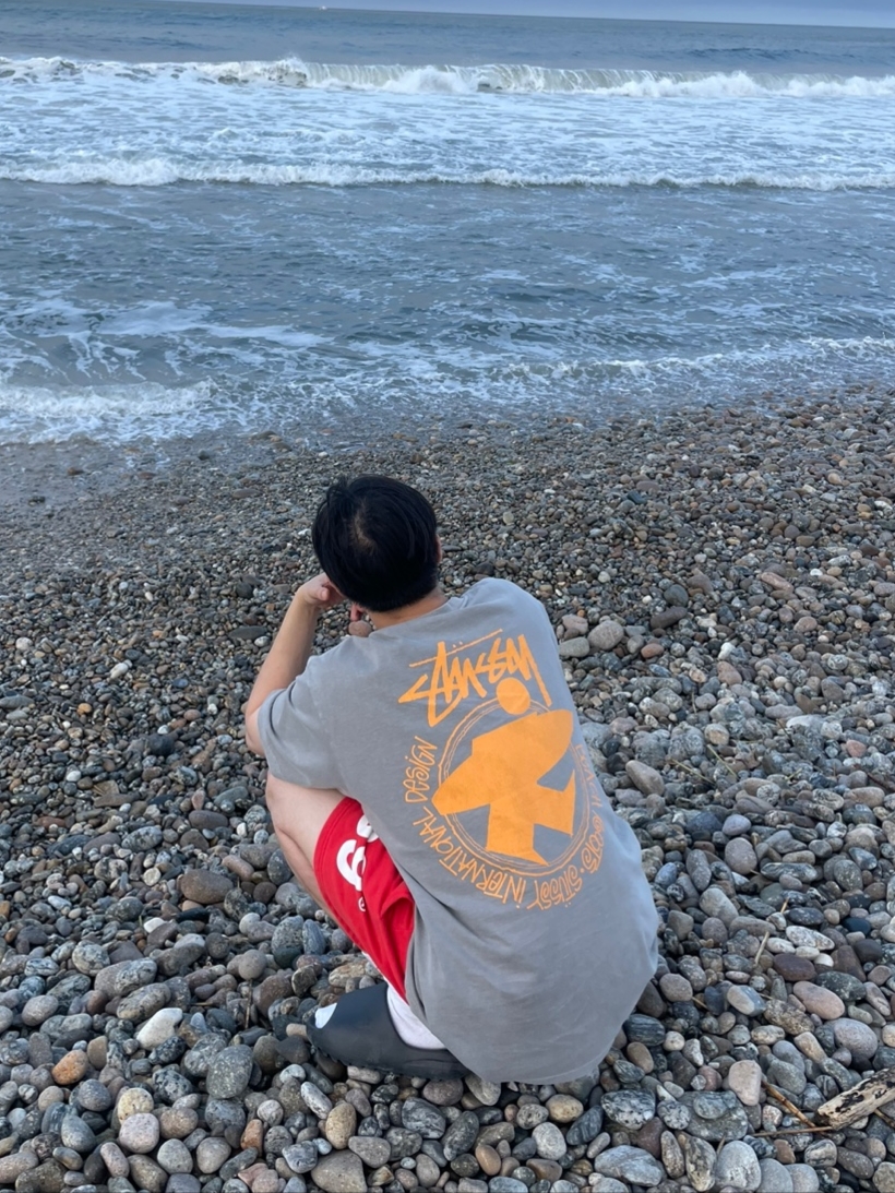 Stussy Beach Roots T-Shirt Grey, Adidas Yeezy Slide Onyx 착용 스타일 - 2