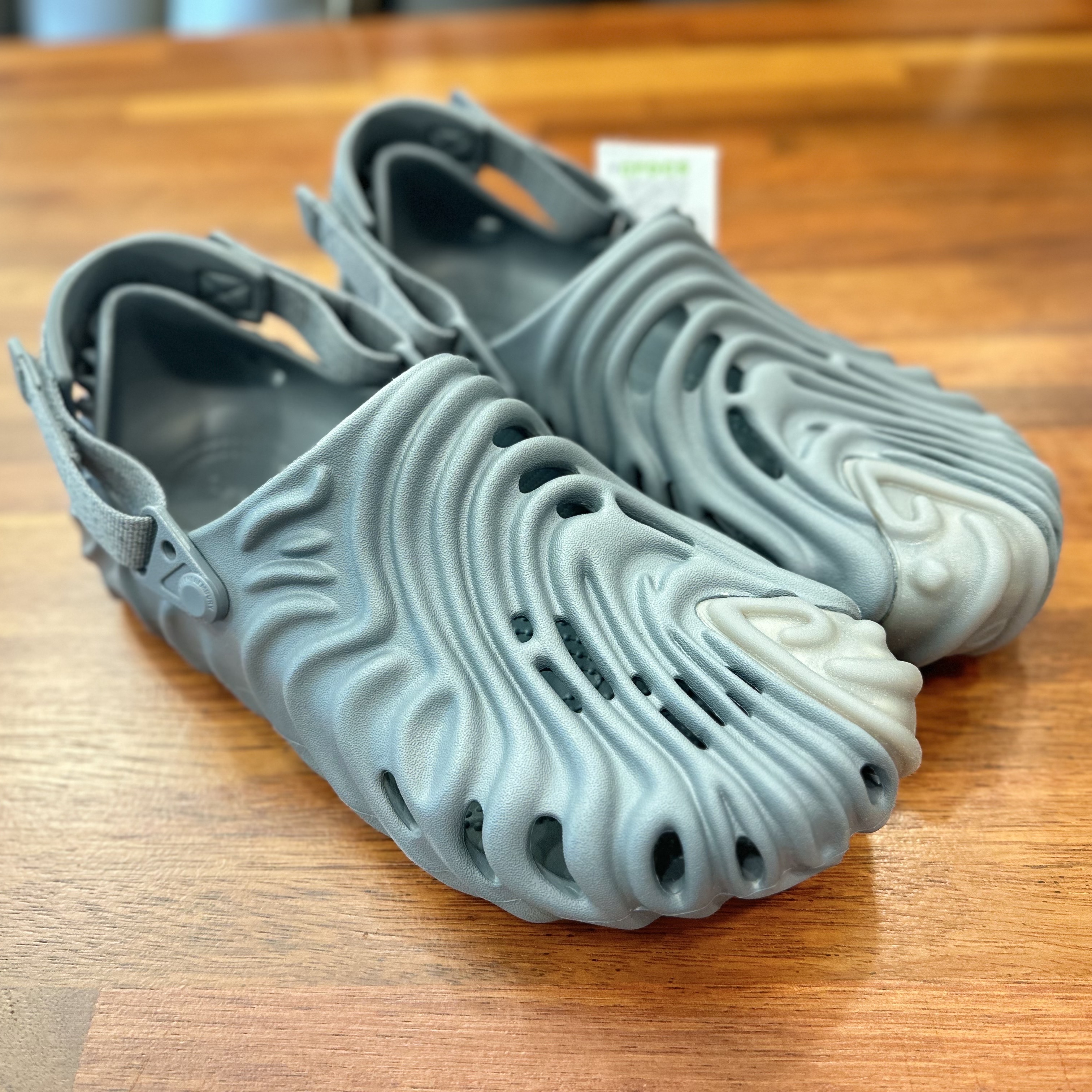 Crocs x Salehe Bembury Pollex Clog Niagara 착용 스타일 - 1