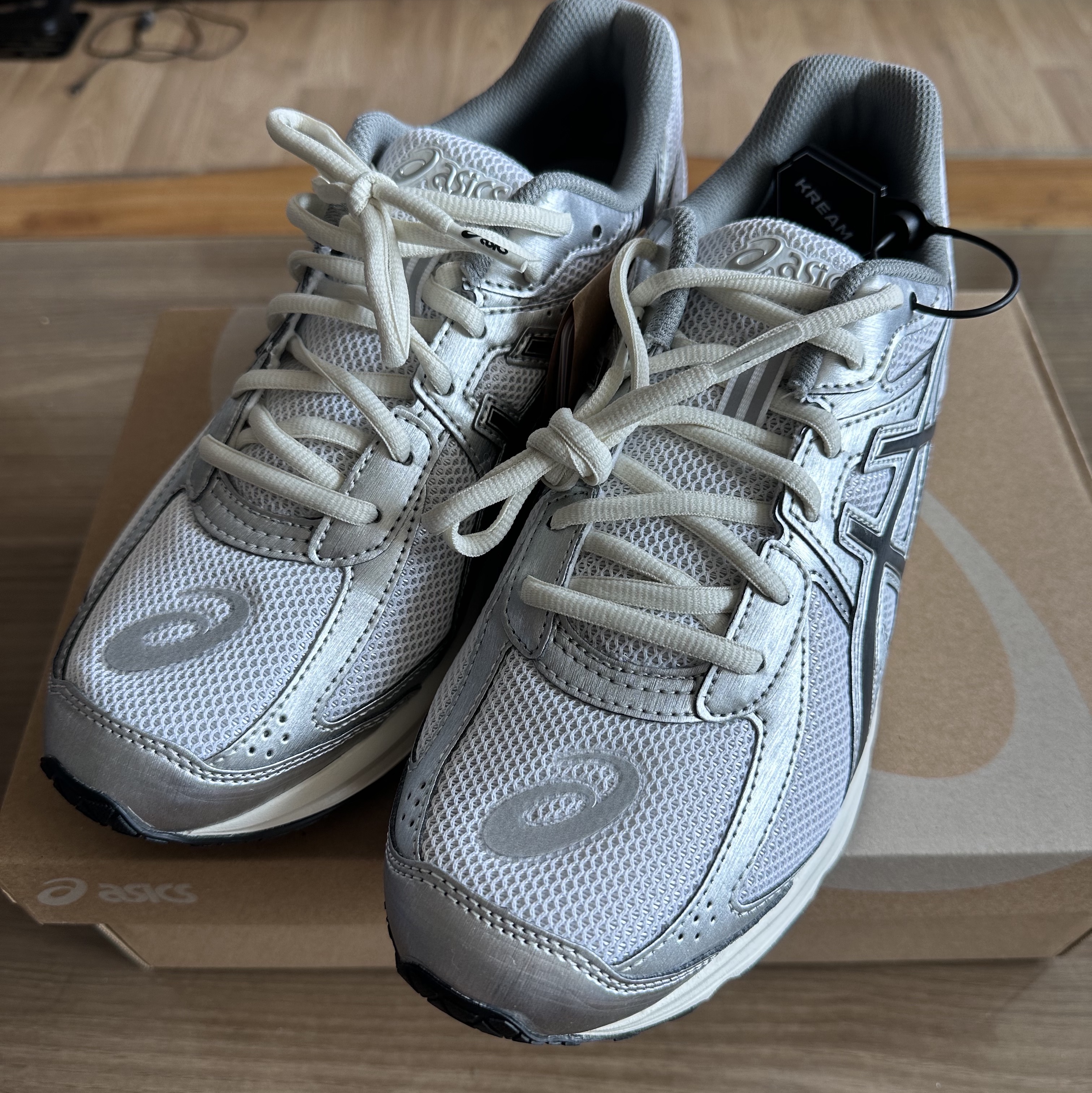 Asics Jog 100 S White Black - 2E Wide 착용 스타일 - 1