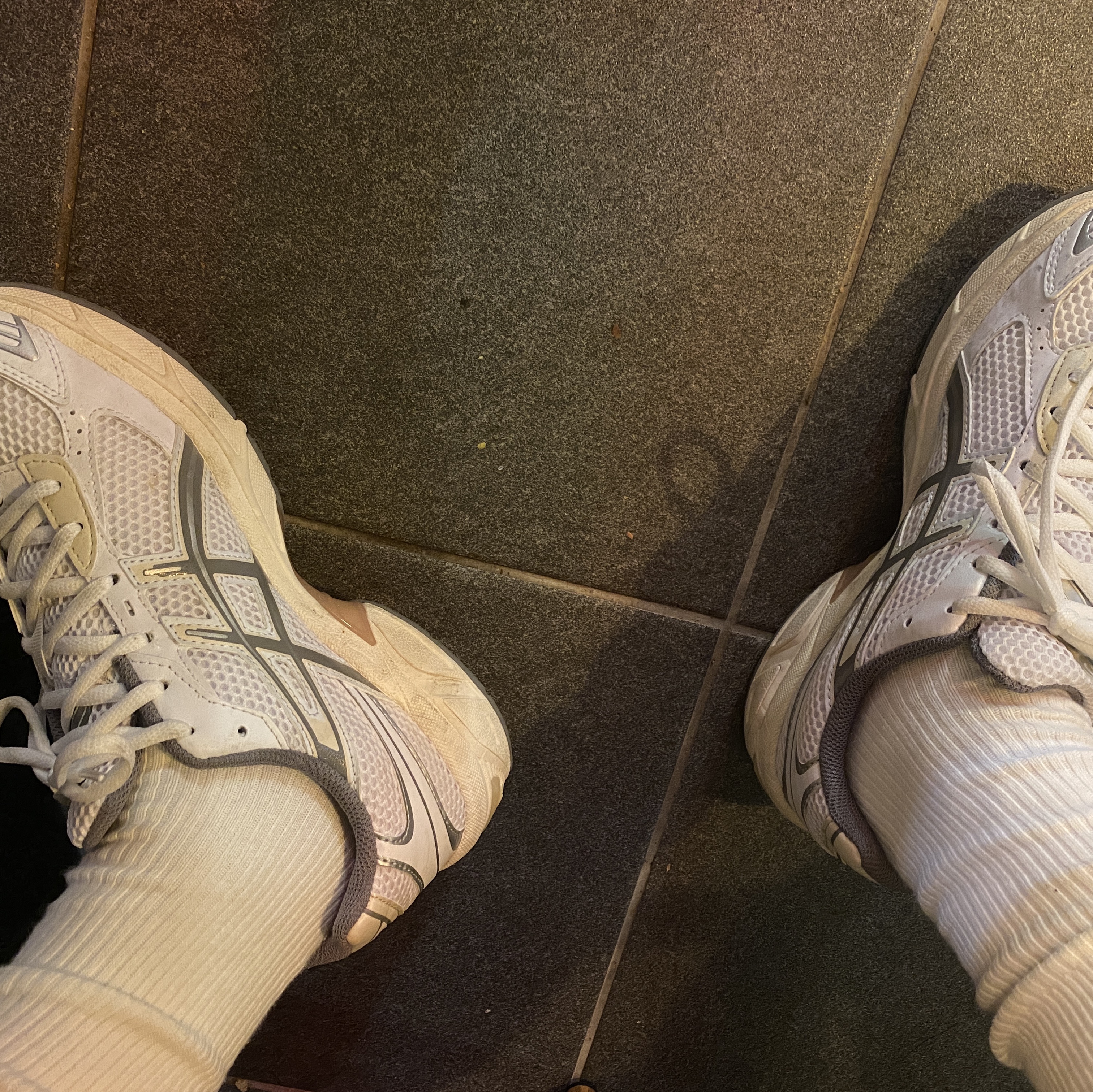 Asics Gel-1130 White Clay Grey 착용 스타일