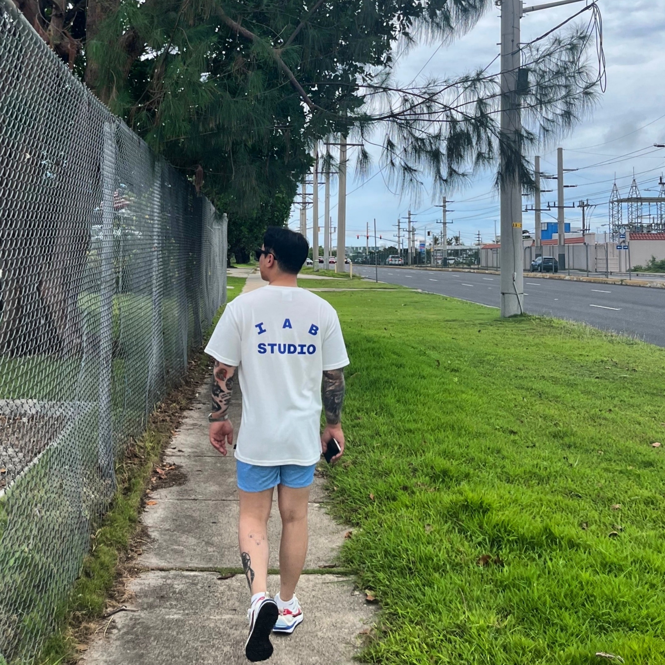 IAB Studio 10th Anniversary T-Shirts Pack White & Black (2 Pack), Nike x Sacai VaporWaffle Royal Fuchsia 착용 스타일