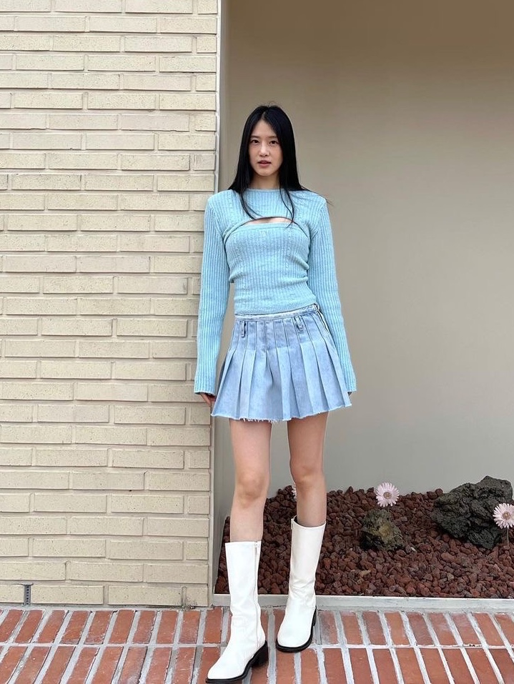Porta Women Corn Denim Pleats Skirt Light Blue, Porta Women Corn Denim Pleats Skirt White 착용 스타일 - 1