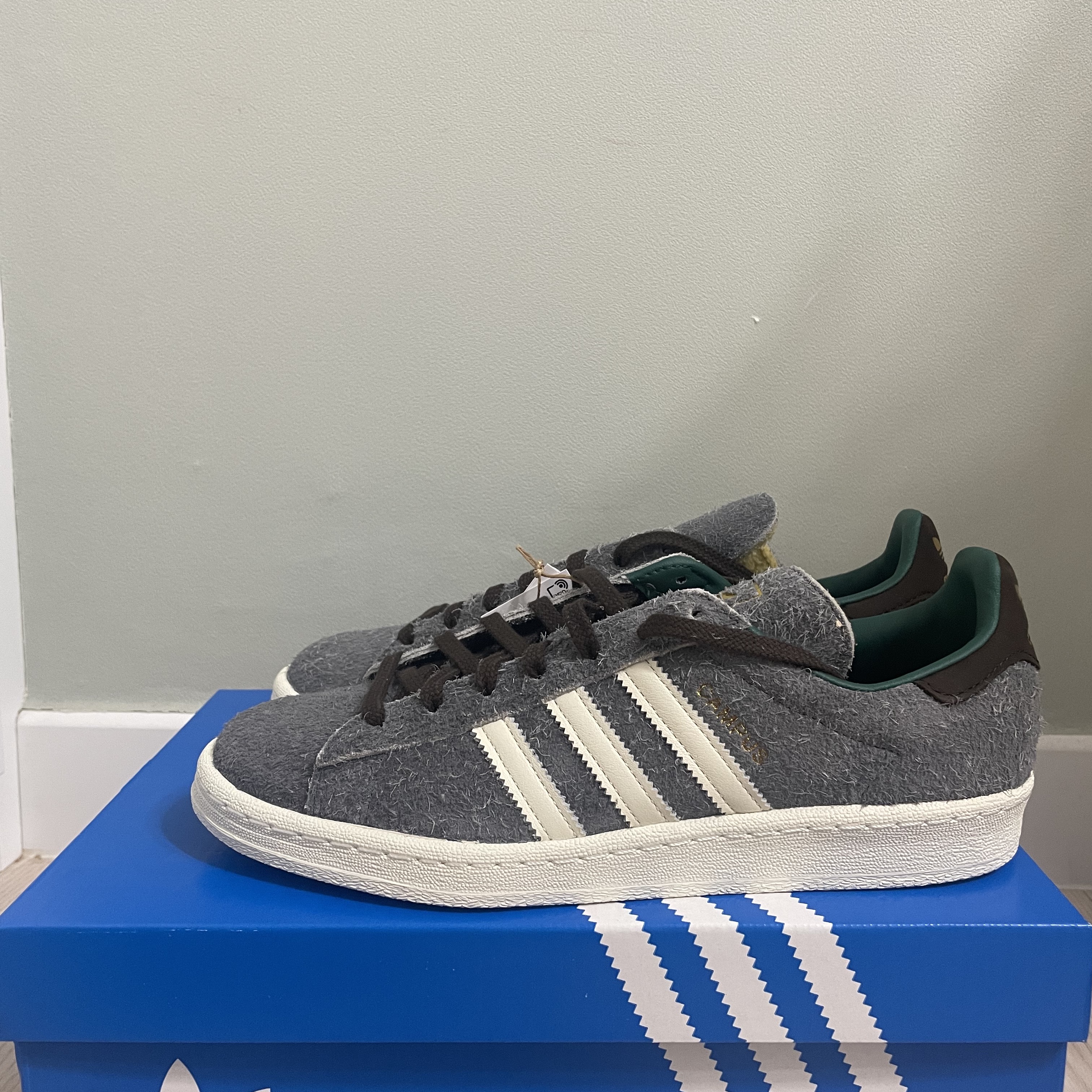 Adidas x Bodega x Beams Campus Grey Off White 착용 스타일 - 1