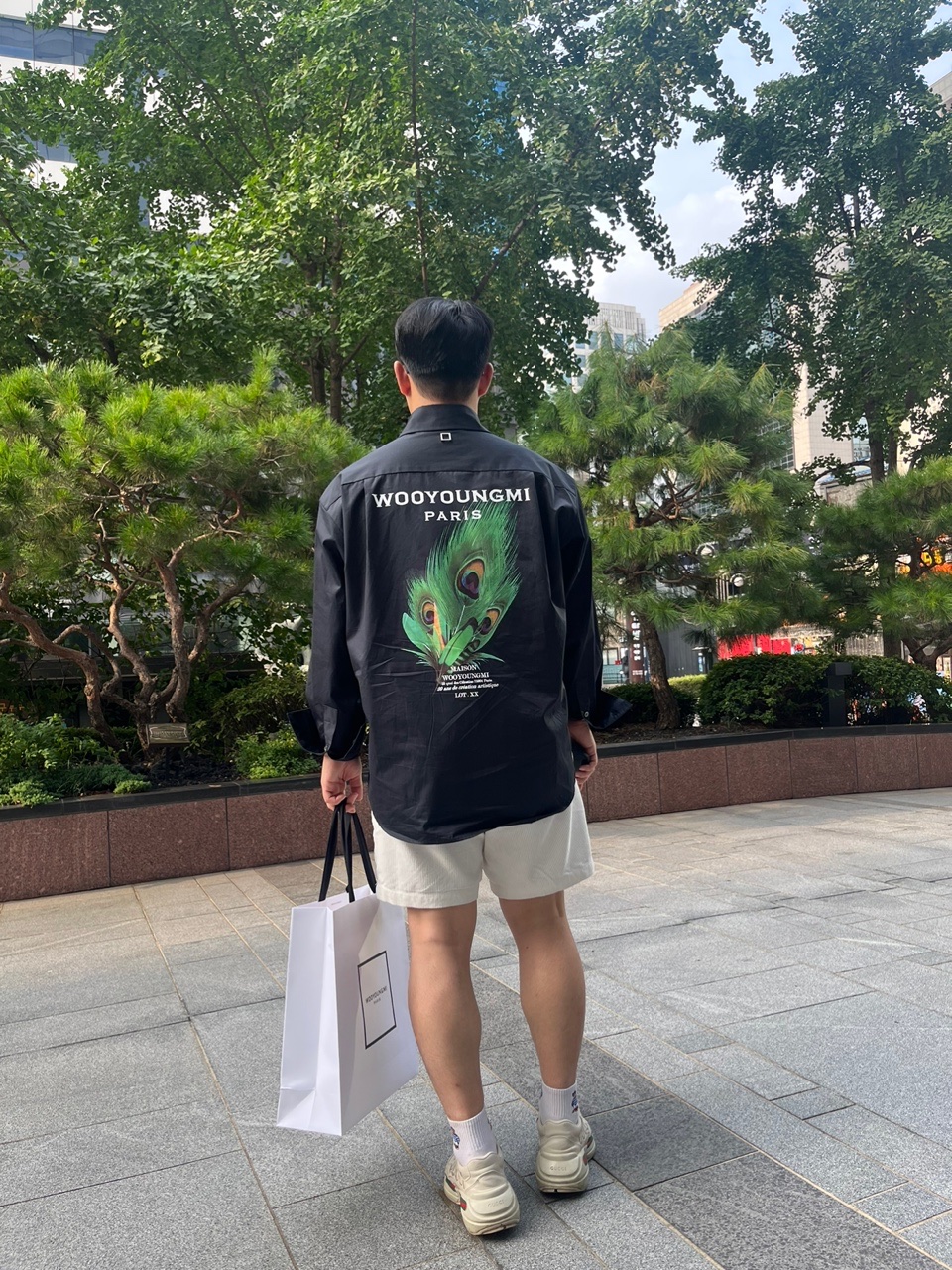 Wooyoungmi Cotton Feather Print Back Logo Shirt Black - 23SS 착용 스타일