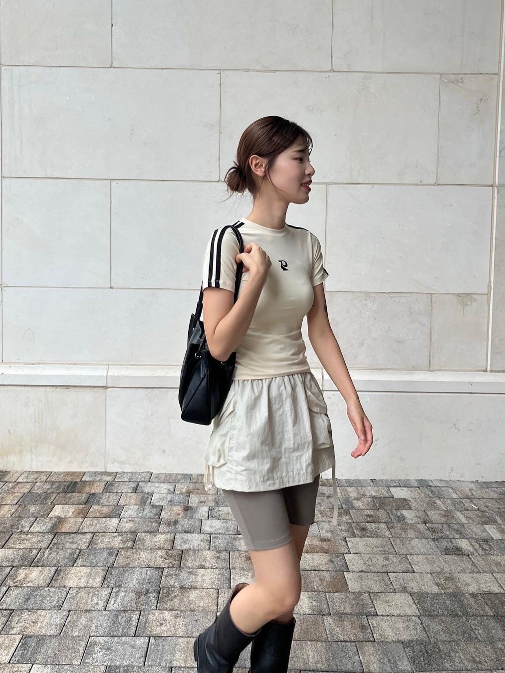 Porta Women Fitted Line Cotton T-Shirt Cream 착용 스타일 - 2