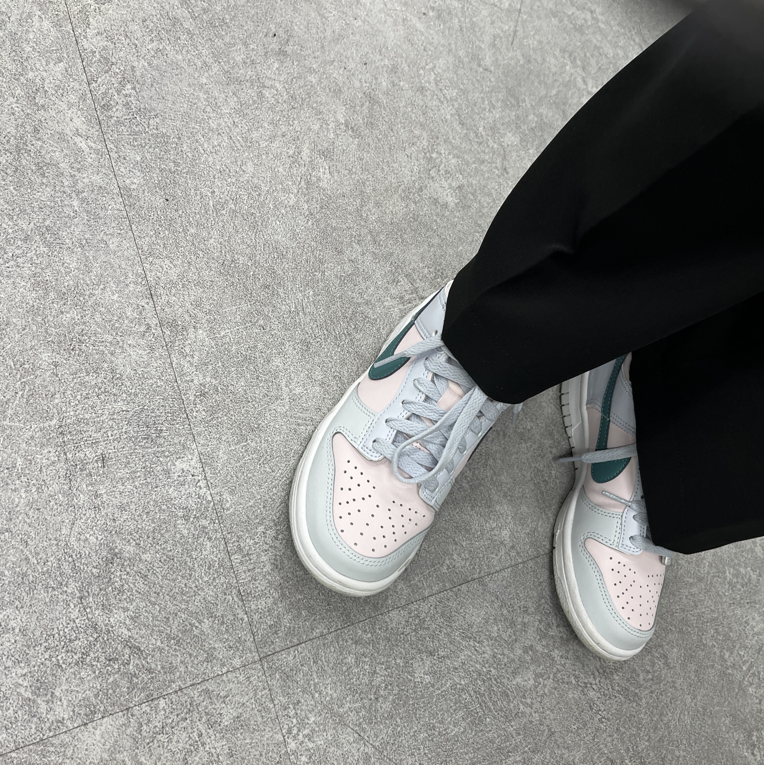 (GS) Nike Dunk Low Football Grey Mineral Teal 착용 스타일 - 3