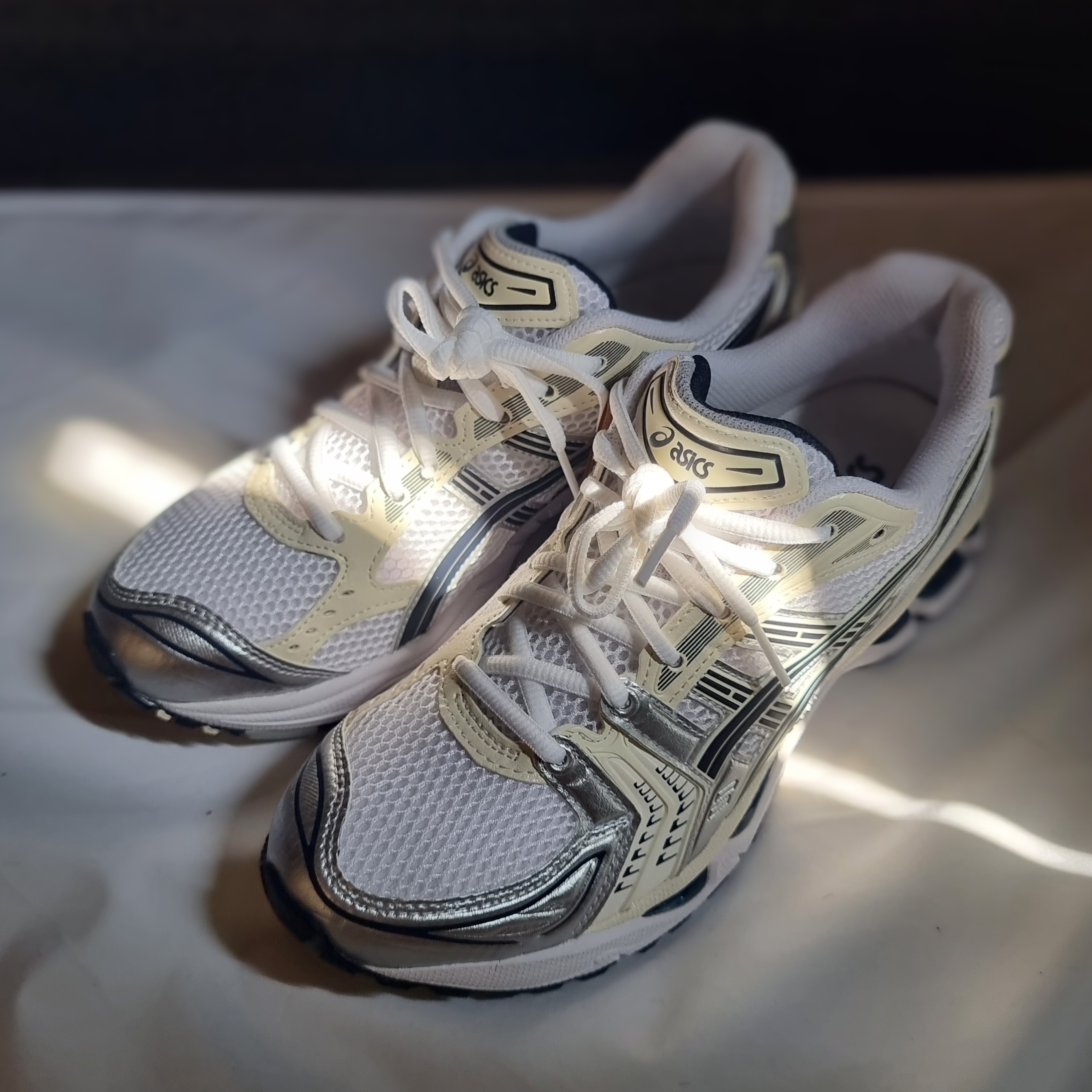 (W) Asics Gel-Kayano 14 White Midnight 착용 스타일