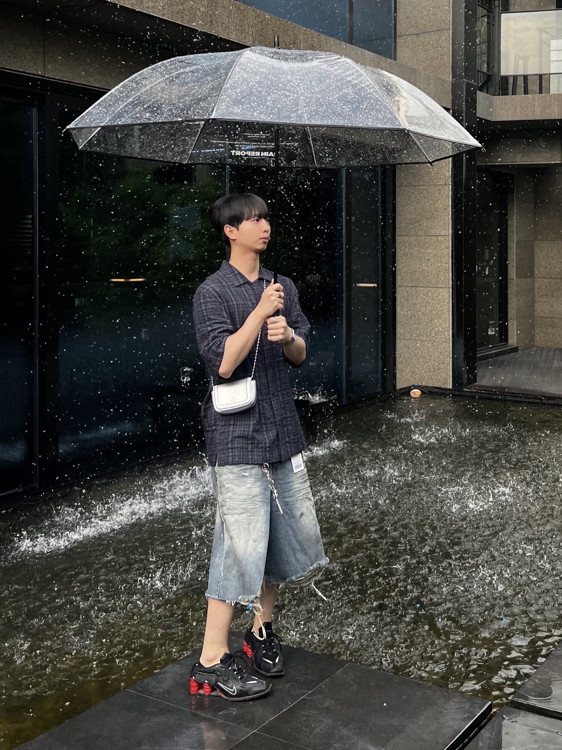 Project G/R Reworked Bermuda Shorts Blue, Nike x Martine Rose Shox MR4 Black 착용 스타일 - 3