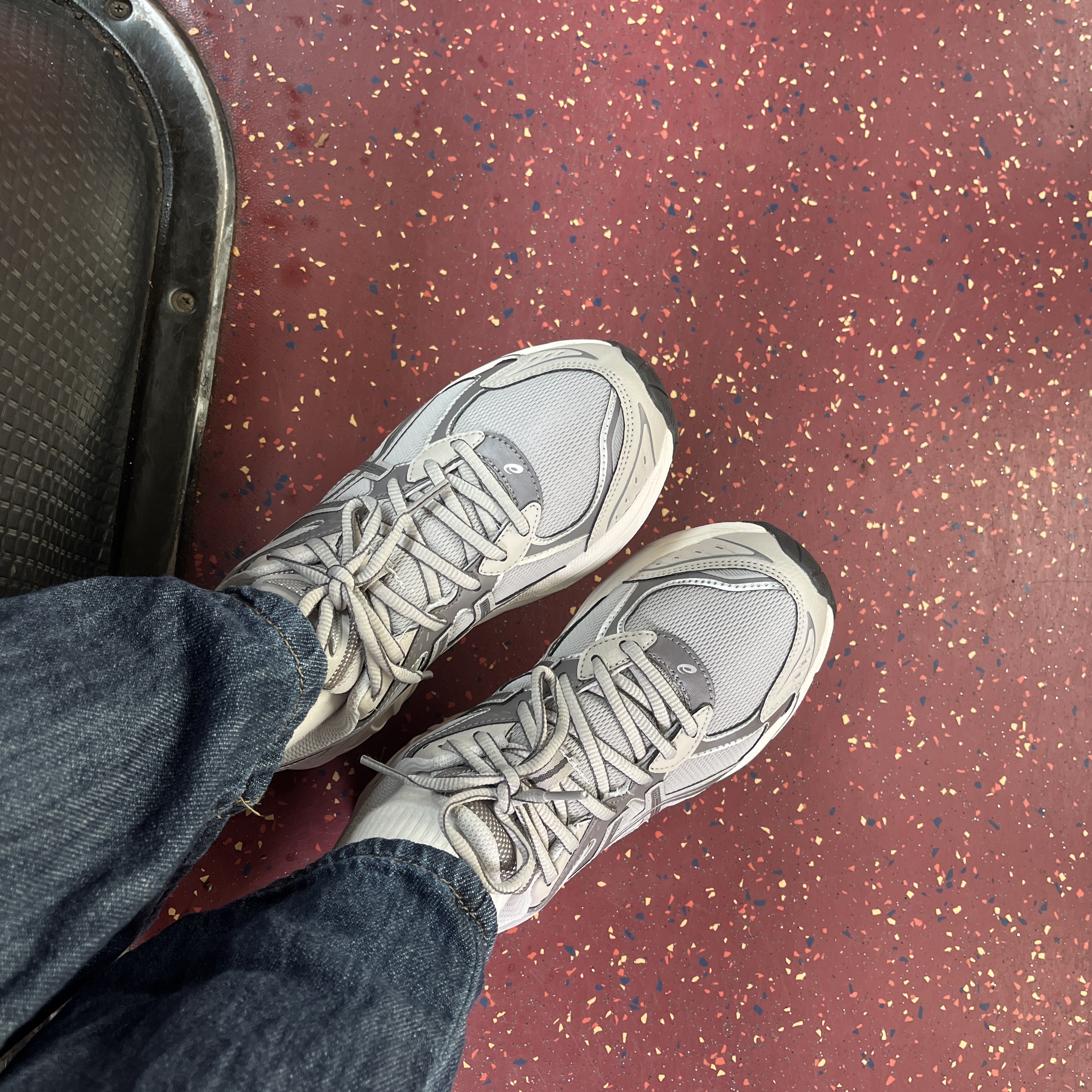Asics GT-2160 Oyster Grey Carbon 착용 스타일