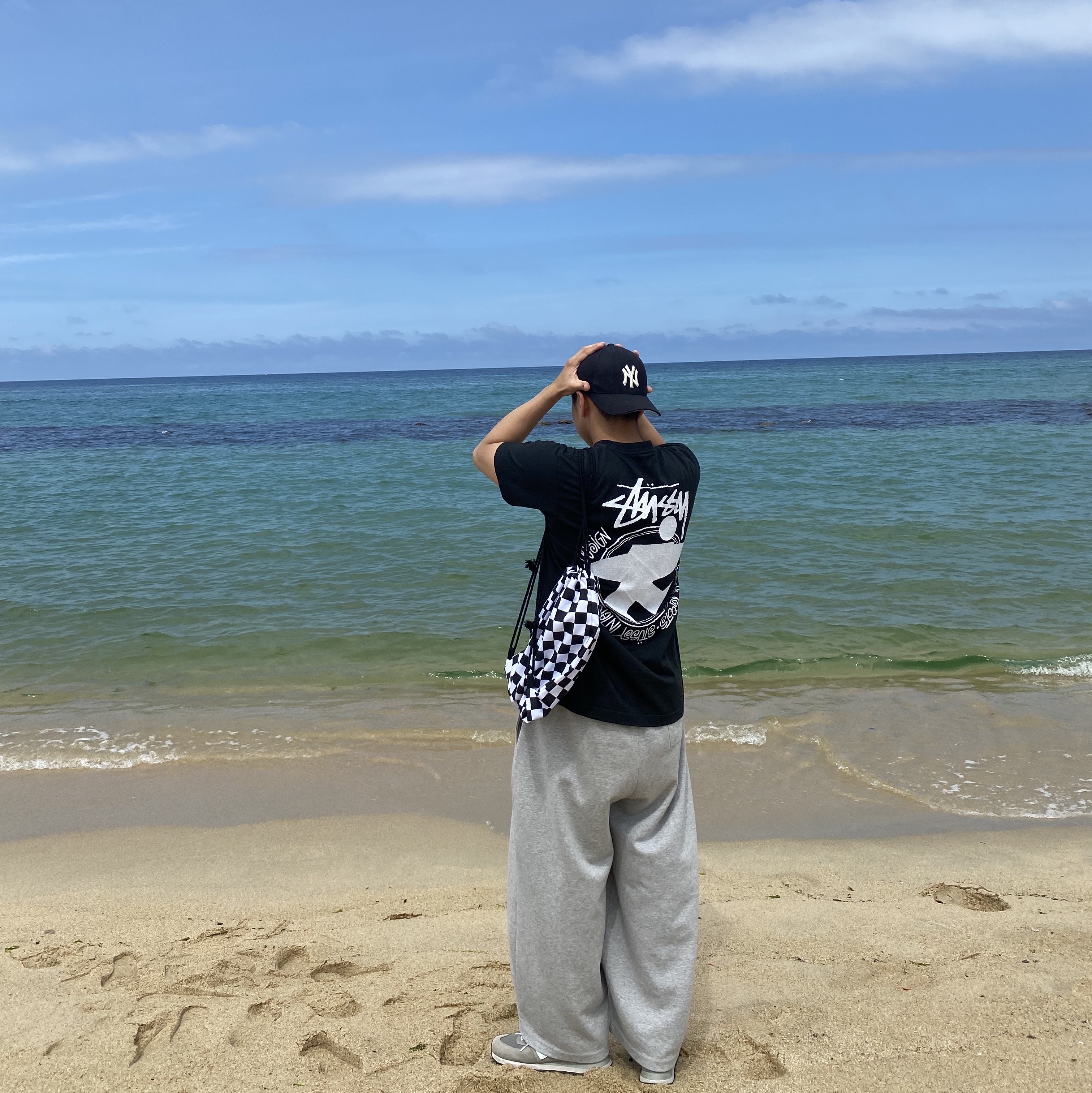 Stussy Beach Roots T-Shirt Black 착용 스타일