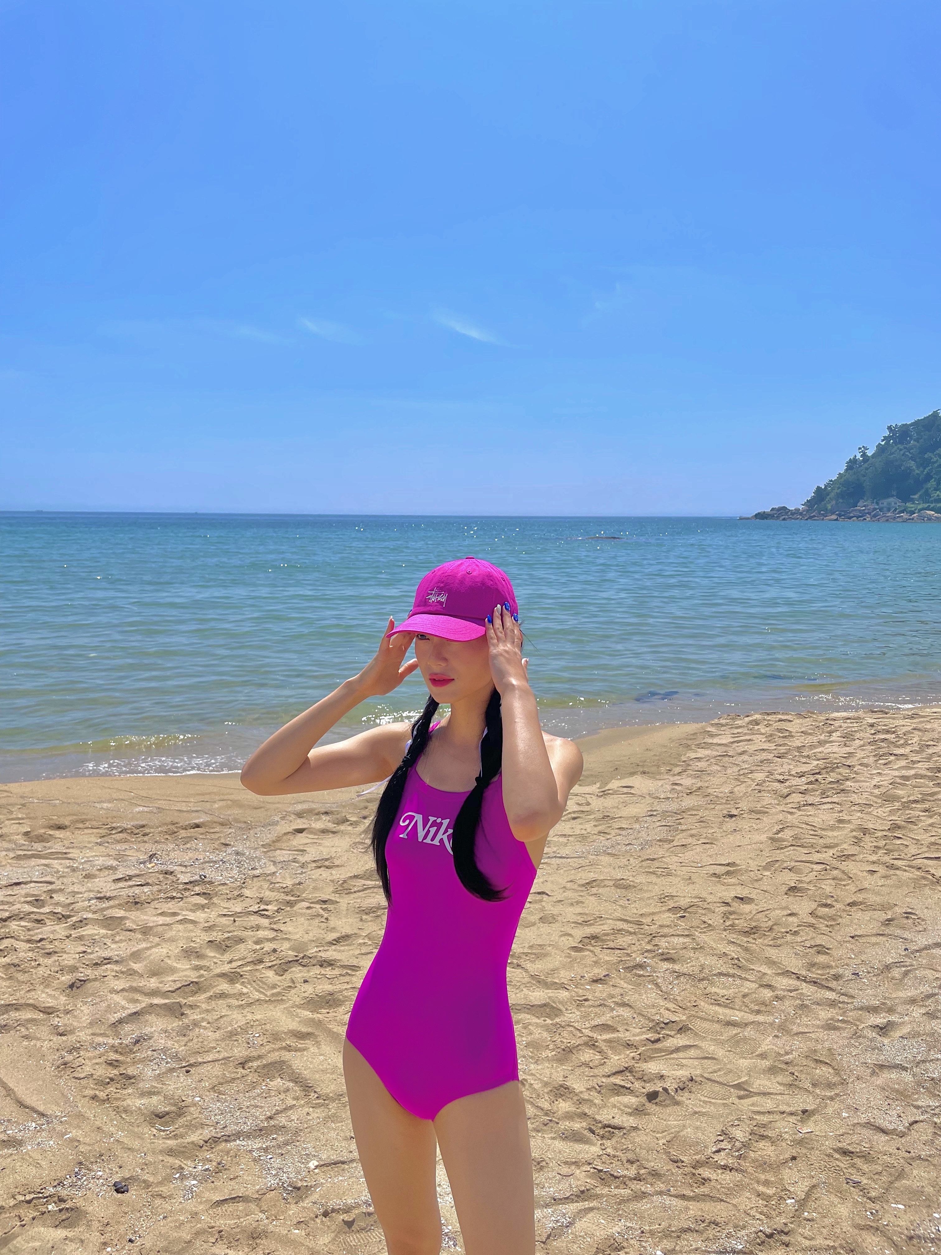 Stussy Basic Stock Low Pro Cap Magenta, (W) Nike Swim Heritage Retro Logo Racer Back Swimsuit Magenta 착용 스타일 - 1