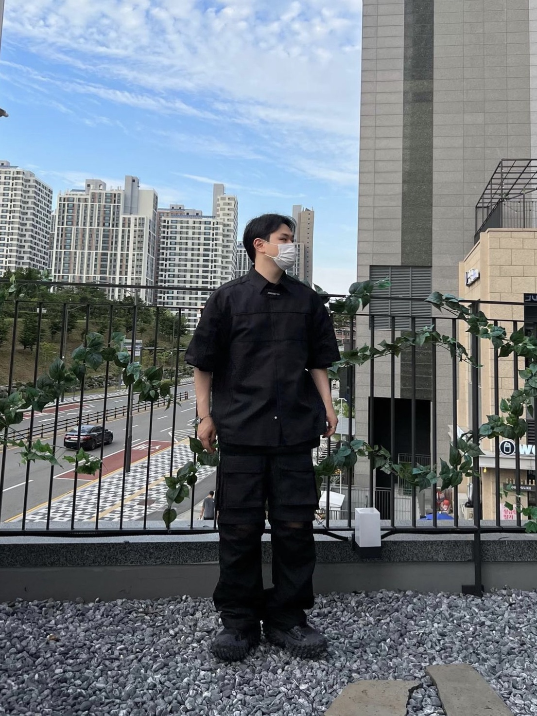 Balenciaga Defender Sneakers Black 착용 스타일