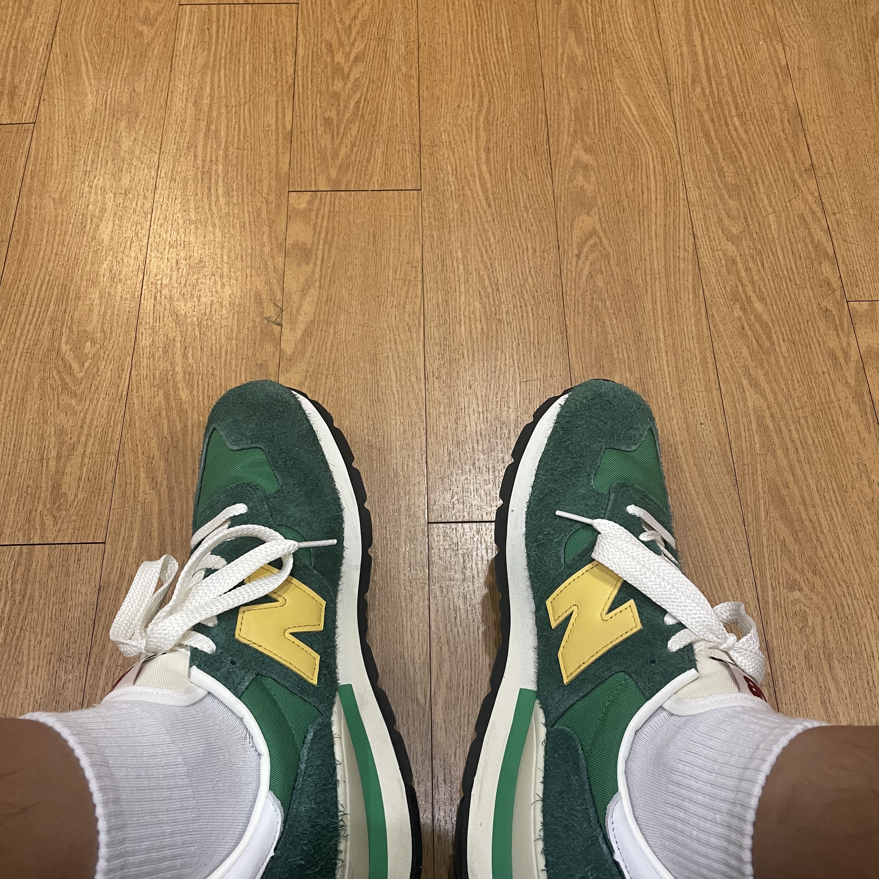 New Balance 990v1 Made in USA Green Gold 착용 스타일