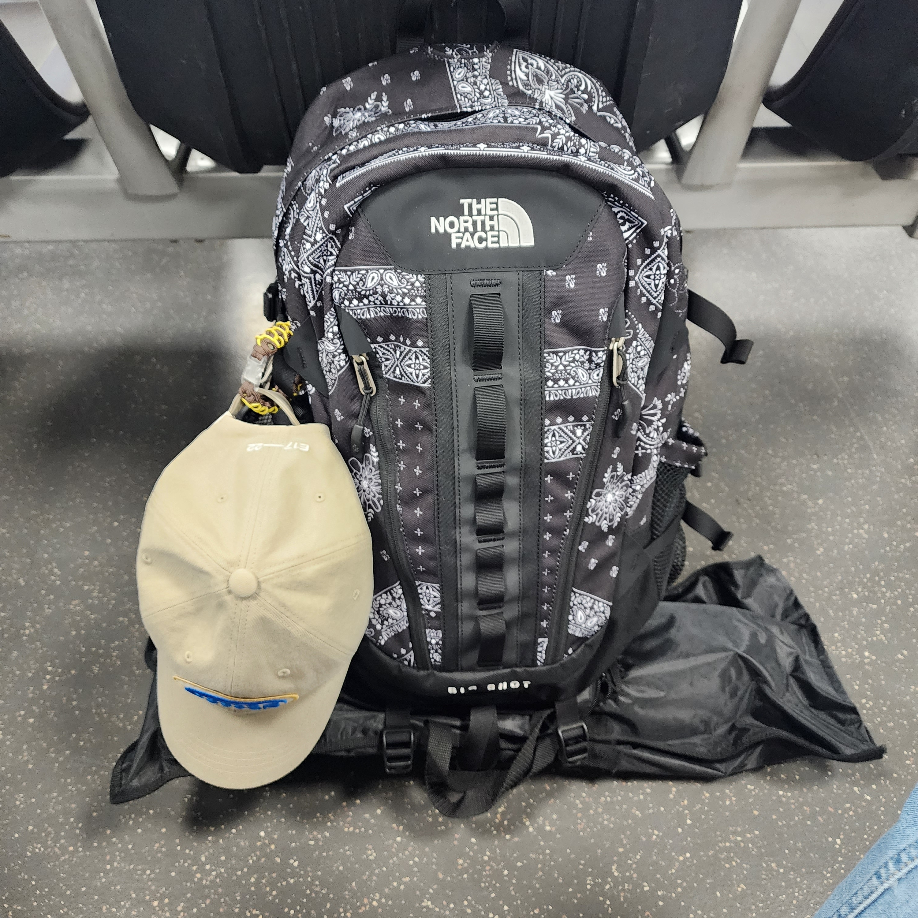 The North Face Big Shot Jet Black 착용 스타일