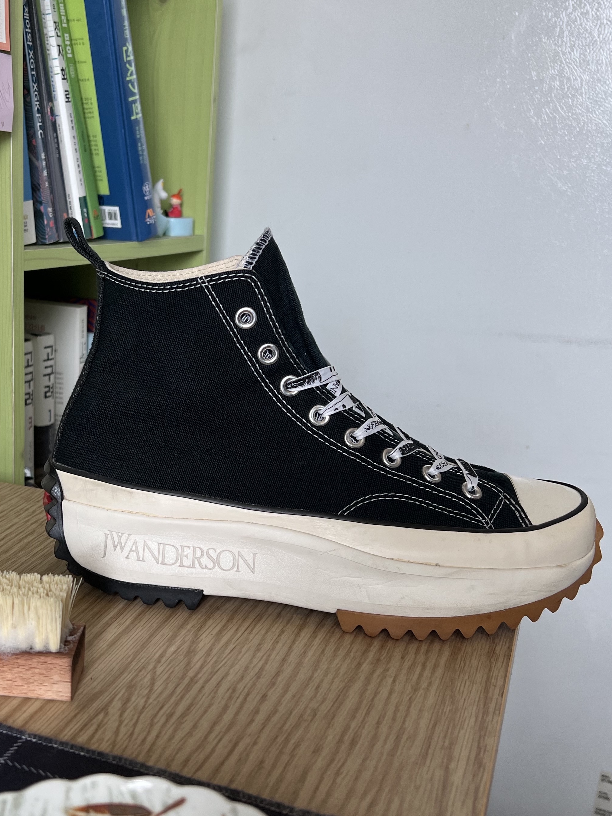 Converse x JW Anderson Run Star Hike Hi Black 착용 스타일 - 5