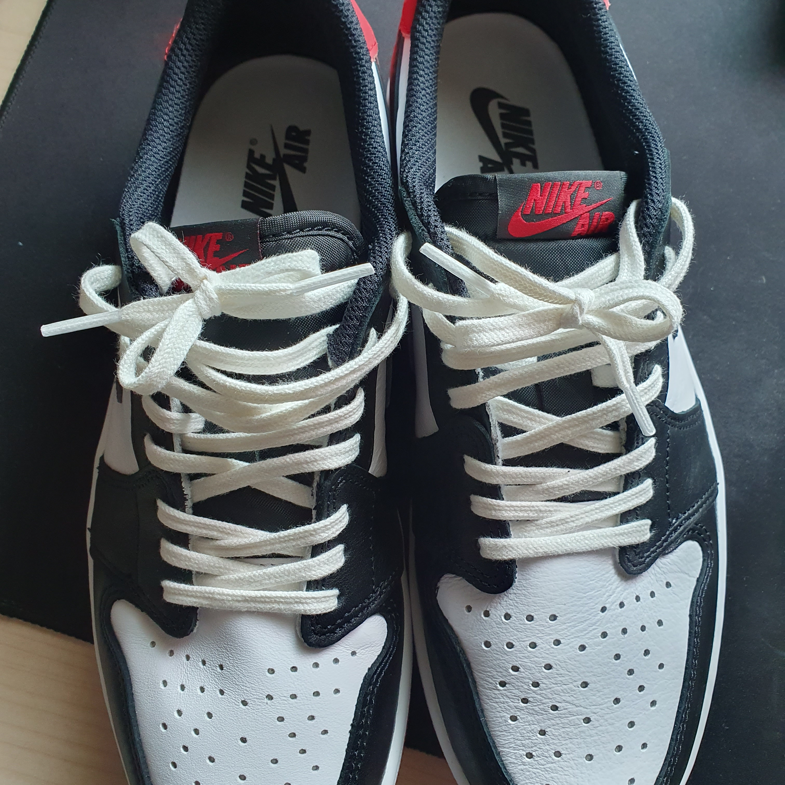 Jordan 1 Retro Low OG Black Toe 착용 스타일 - 1