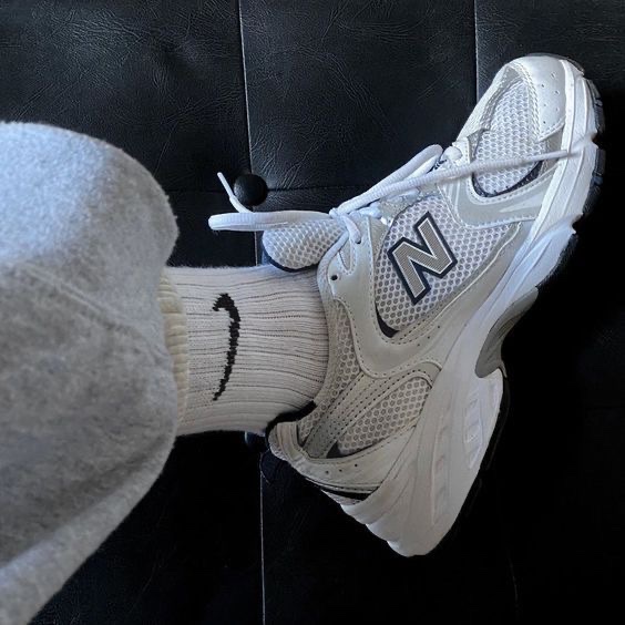 New Balance 530 White Silver 착용 스타일