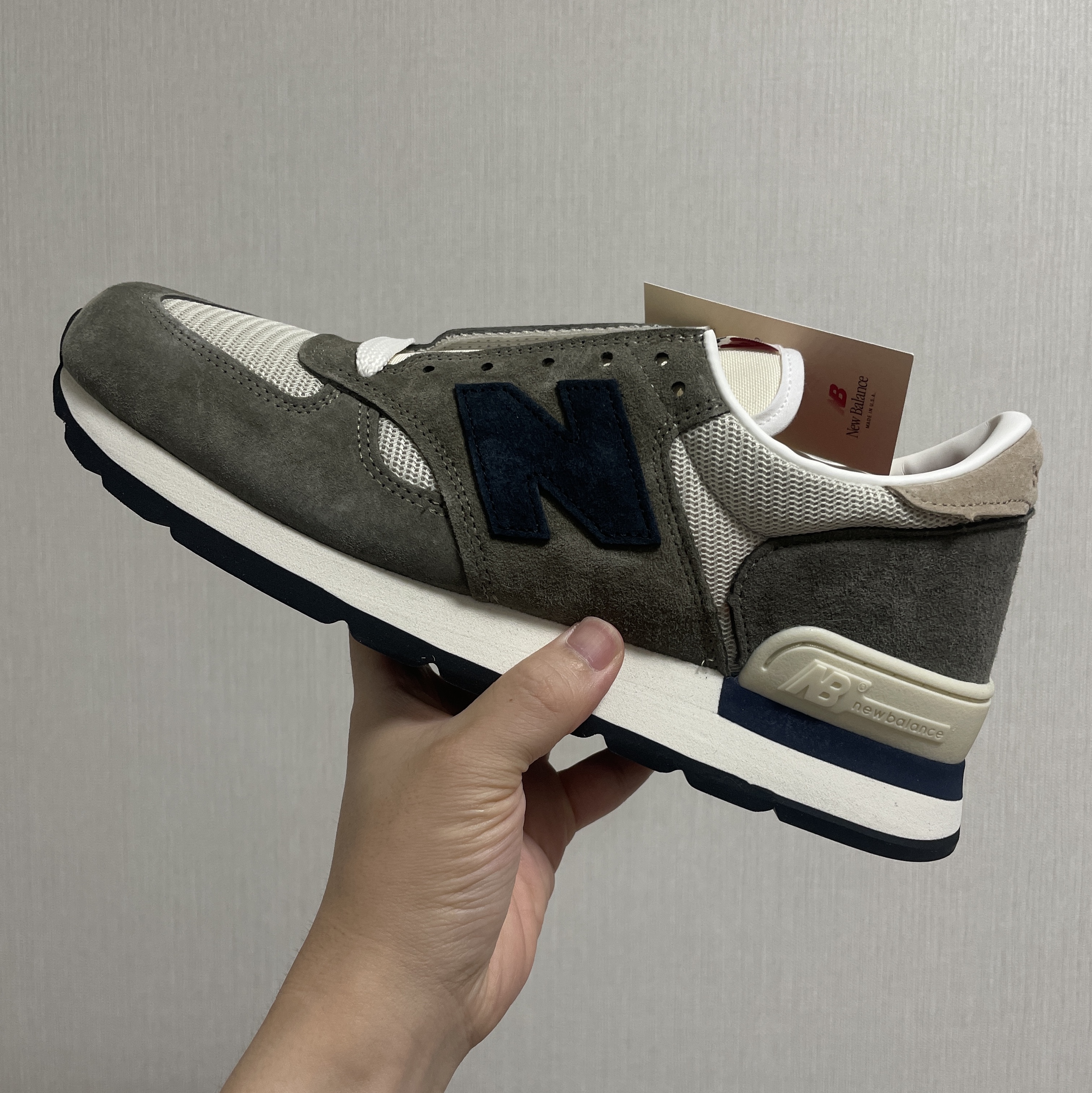 New Balance 990v1 Made in USA Olive 착용 스타일