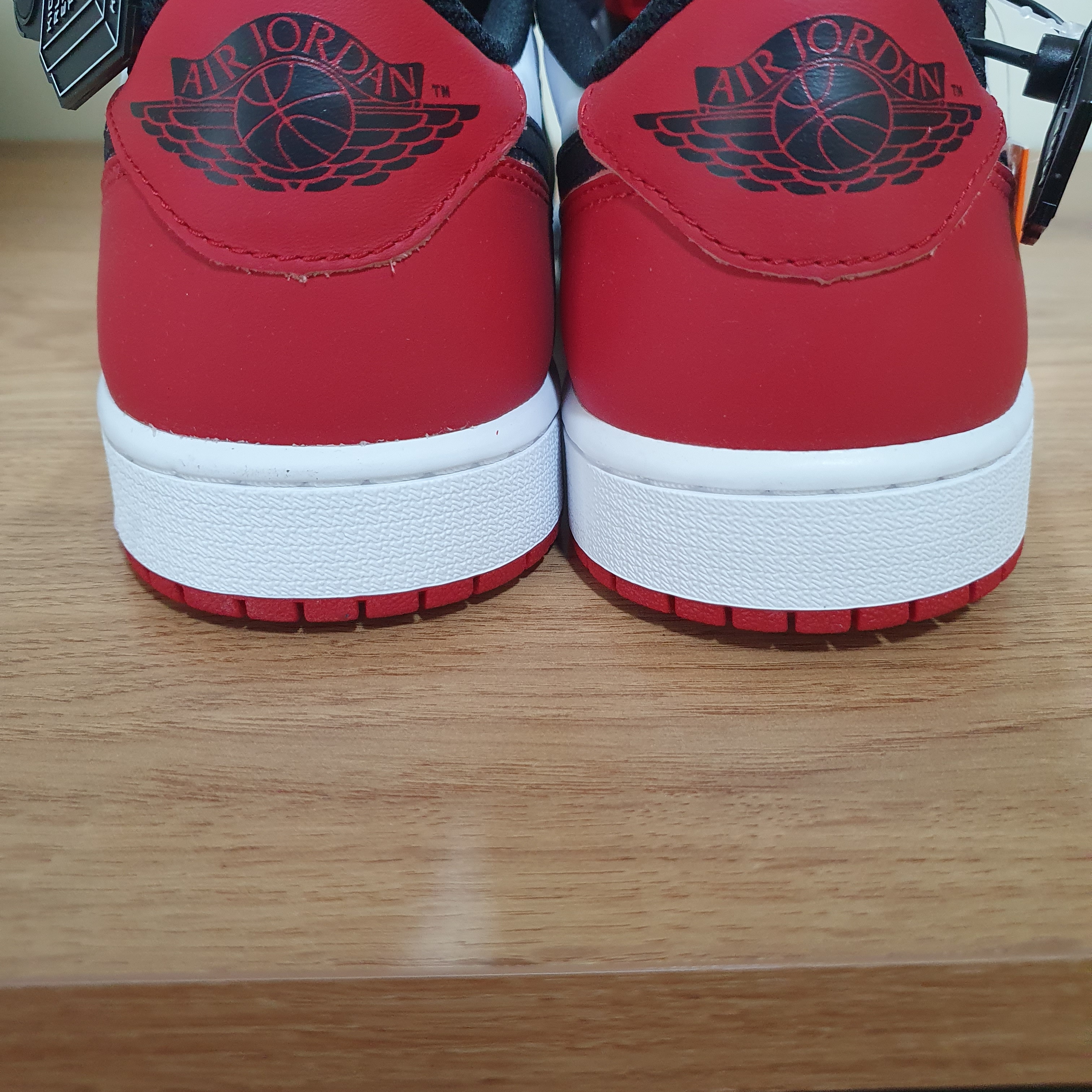 Jordan 1 Retro Low OG Black Toe 착용 스타일 - 3