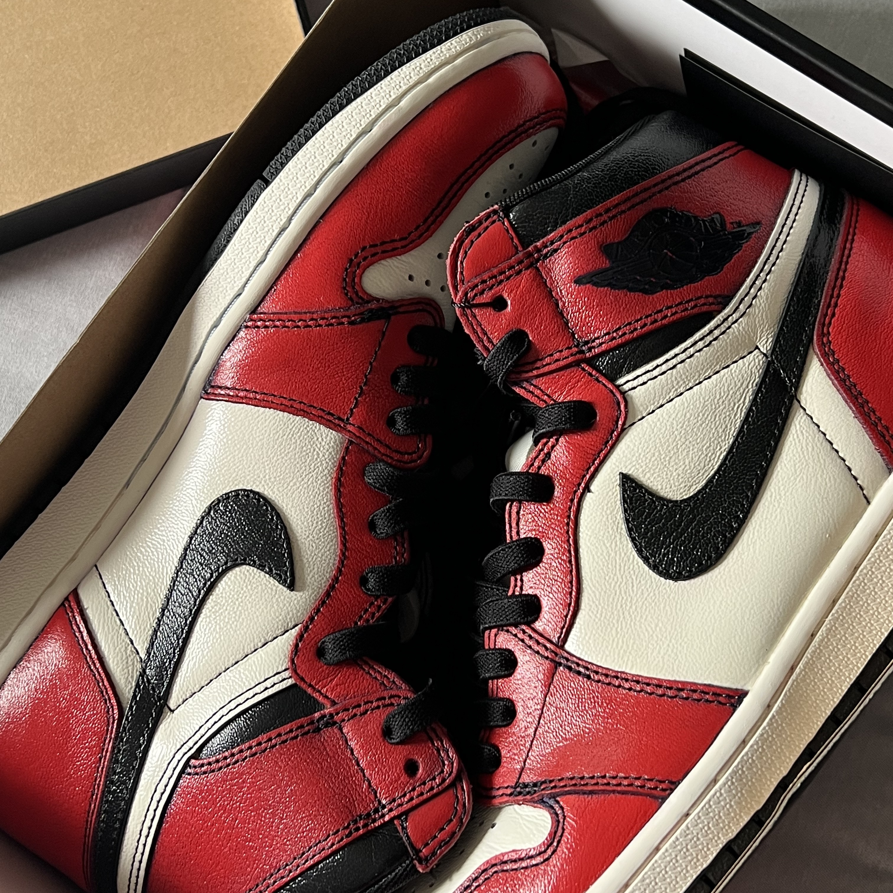 Jordan 1 Retro High OG Defiant SB LA to Chicago, Jordan 1 Low Kkachi 착용 스타일 - 1