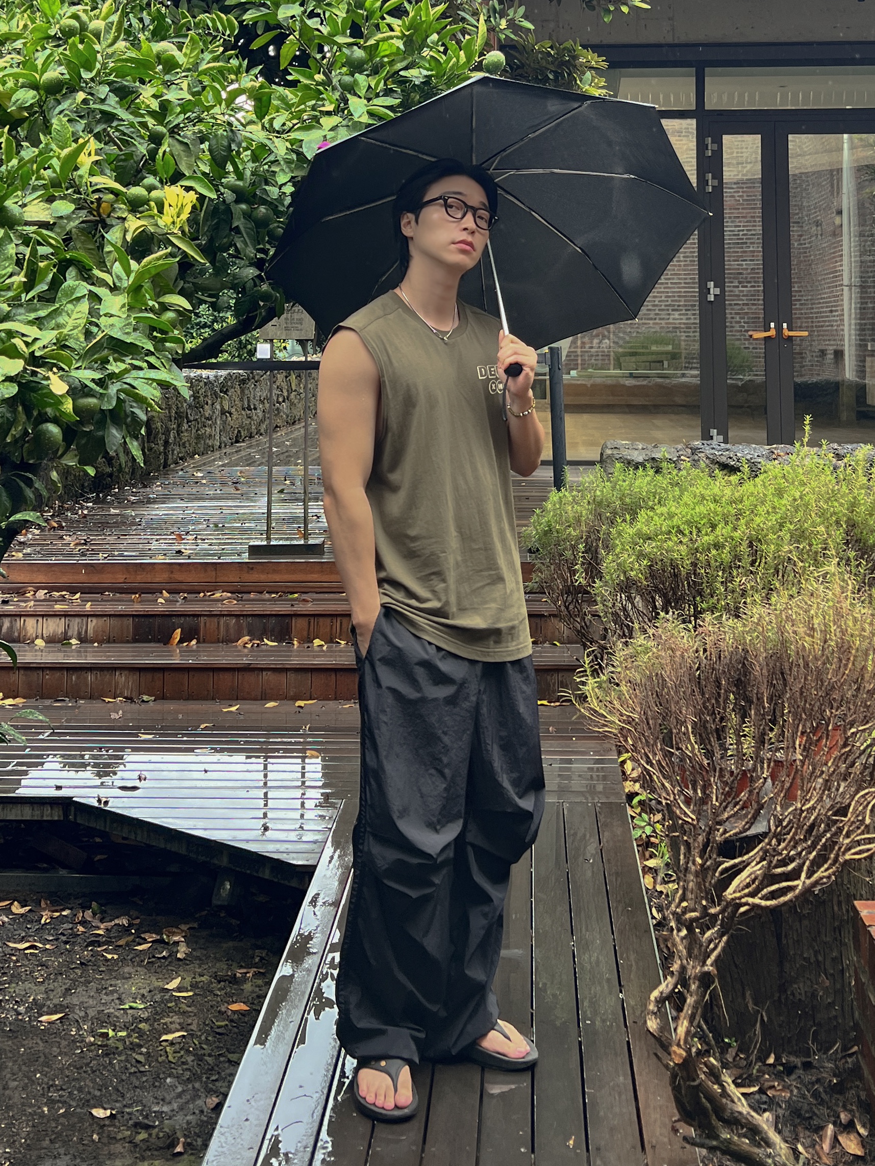 Oofos x Andersson Bell OOriginal Sandal 착용 스타일 - 2