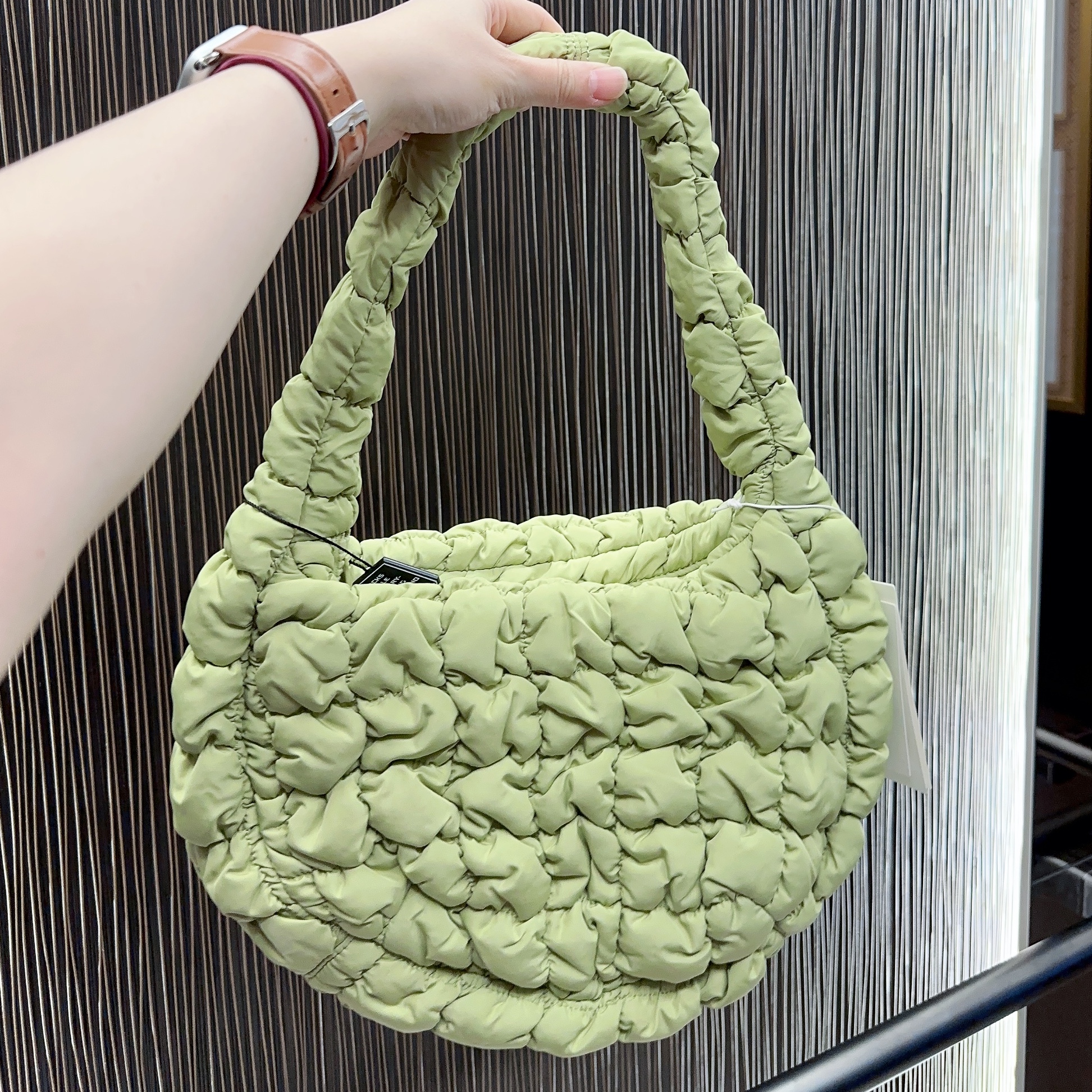 COS Quilted Mini Bag Light Green 착용 스타일
