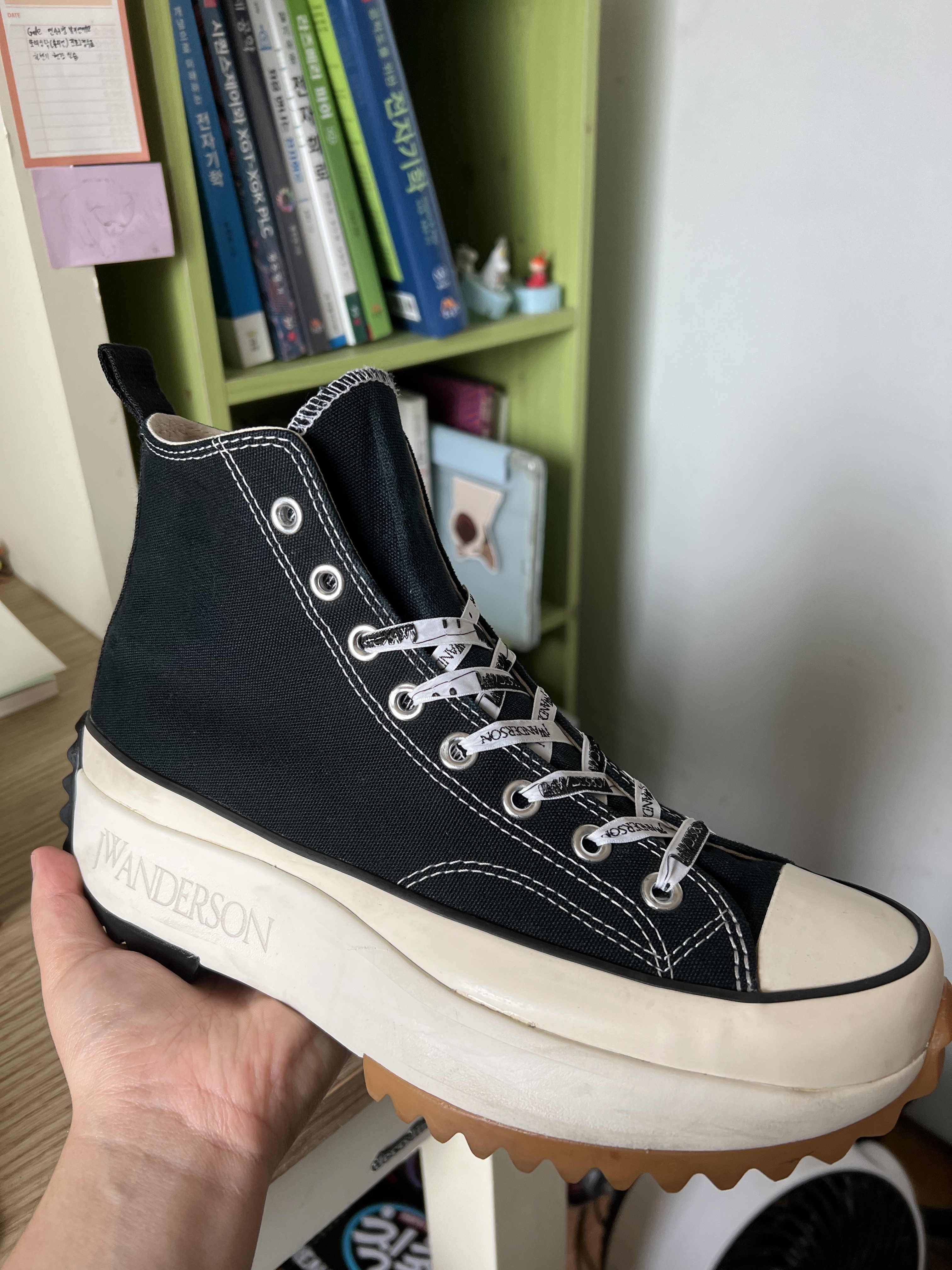 Converse x JW Anderson Run Star Hike Hi Black 착용 스타일 - 3