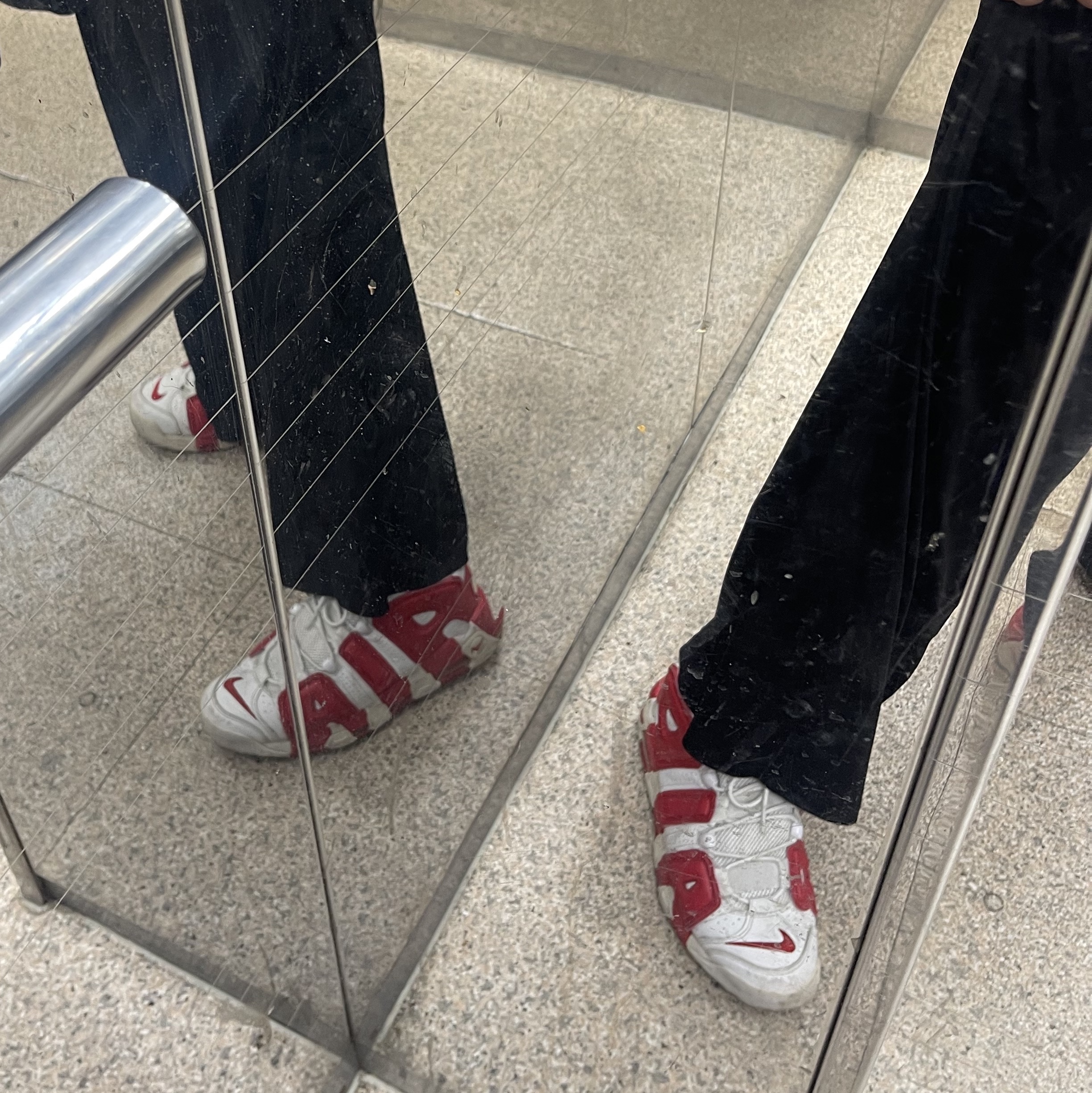 Nike Air More Uptempo Varsity Red 착용 스타일