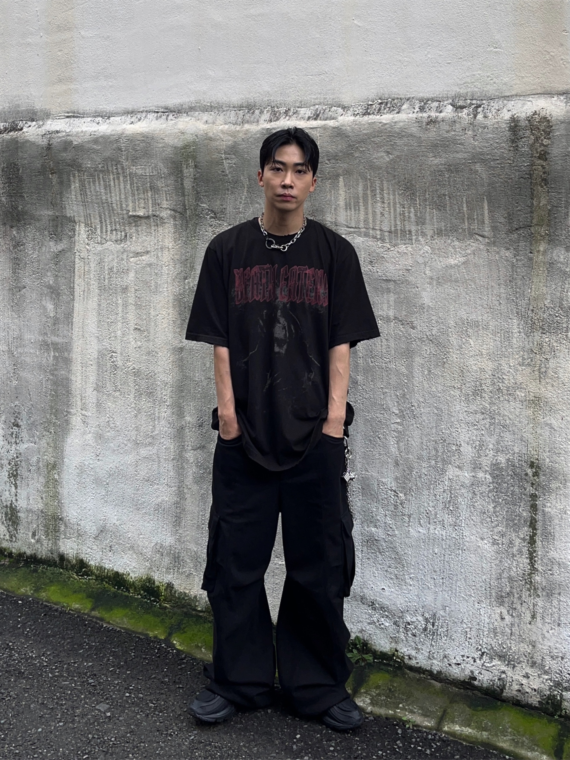 Our Legacy Ladon Brass Keychain Matte Nickel, Undermycar Death Eaters Graphic T-Shirt Black - 23SS 착용 스타일