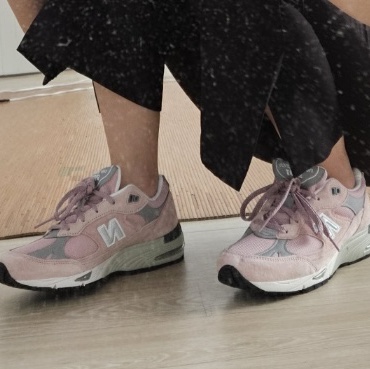 (W) New Balance 991 Made in UK Shy Pink 착용 스타일