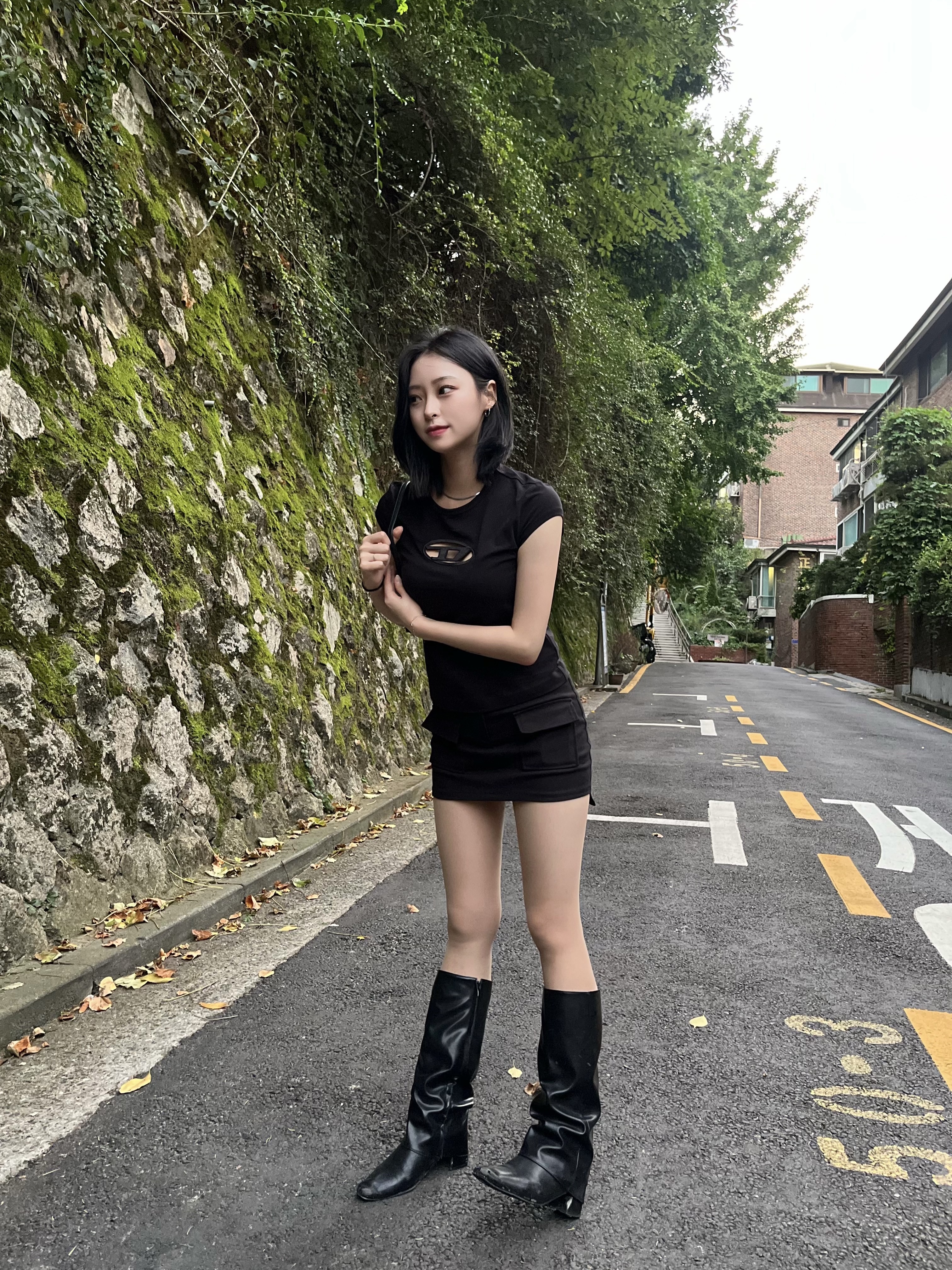 (W) Diesel T-Angie Peekaboo Logo T-Shirt Black 착용 스타일 - 2