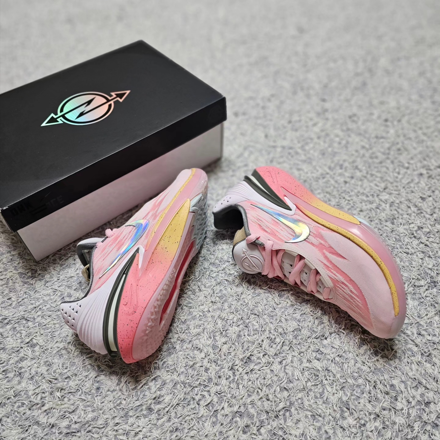 Nike Air Zoom GT Cut 2 Pearl Pink 착용 스타일 - 2