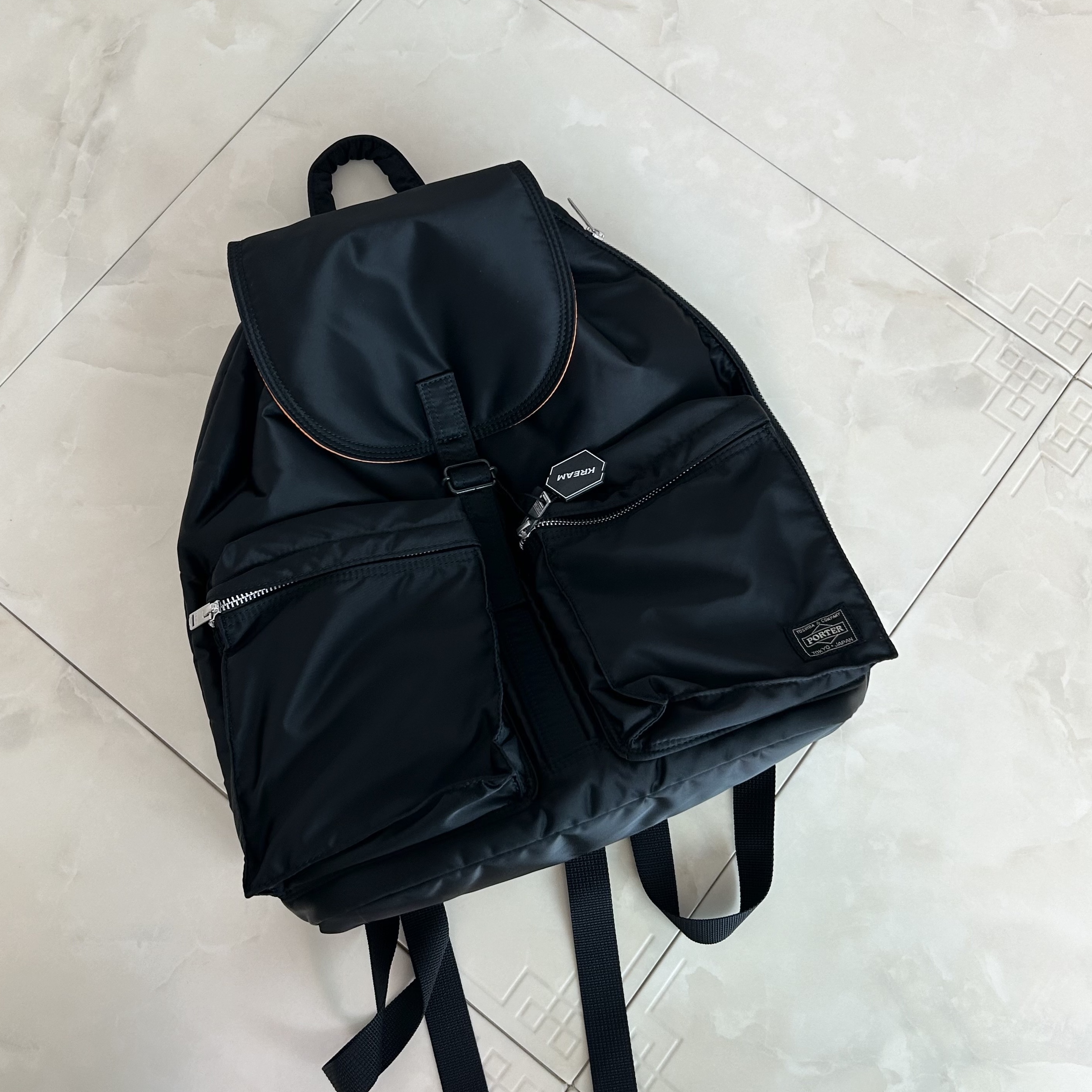 Porter Tanker Backpack Black 착용 스타일