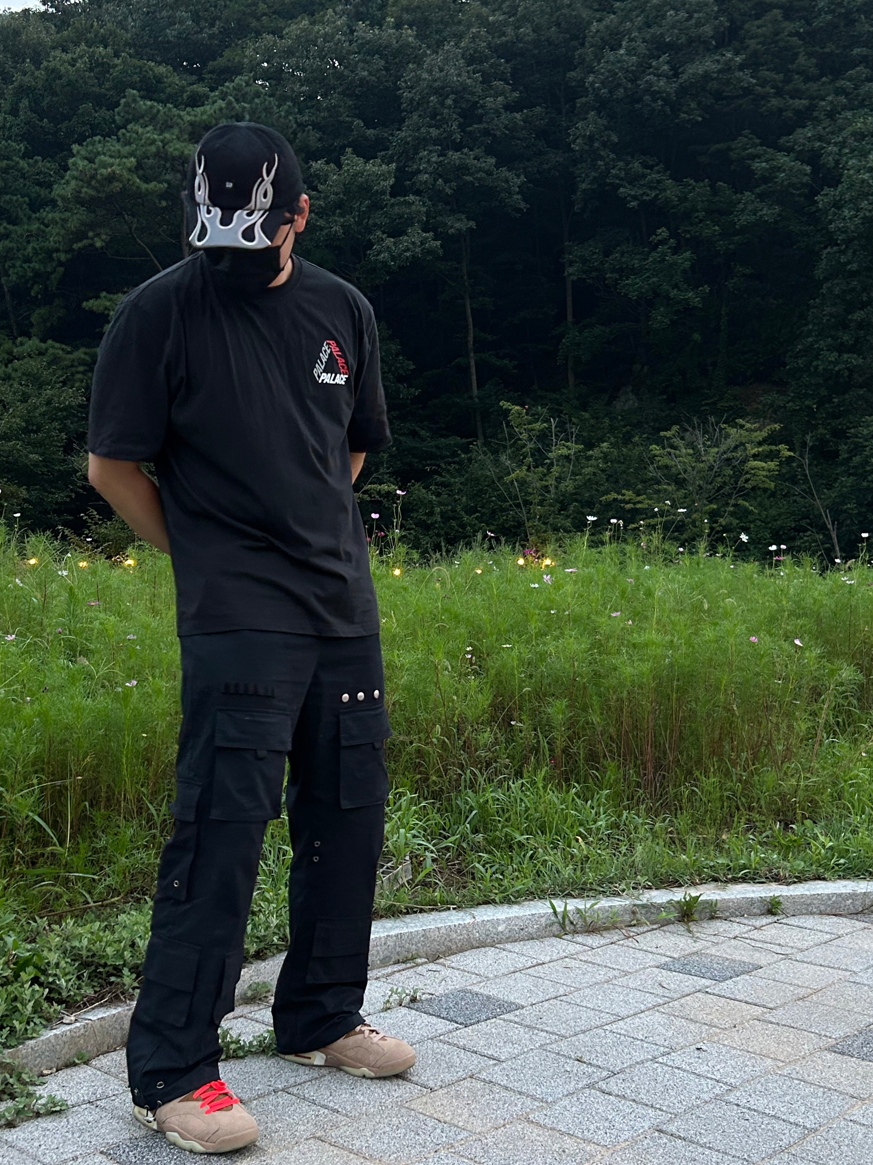Jordan 6 x Travis Scott Retro SP British Khaki, Palace P-3-K-9 T-Shirt Black - 22SS 착용 스타일 - 2