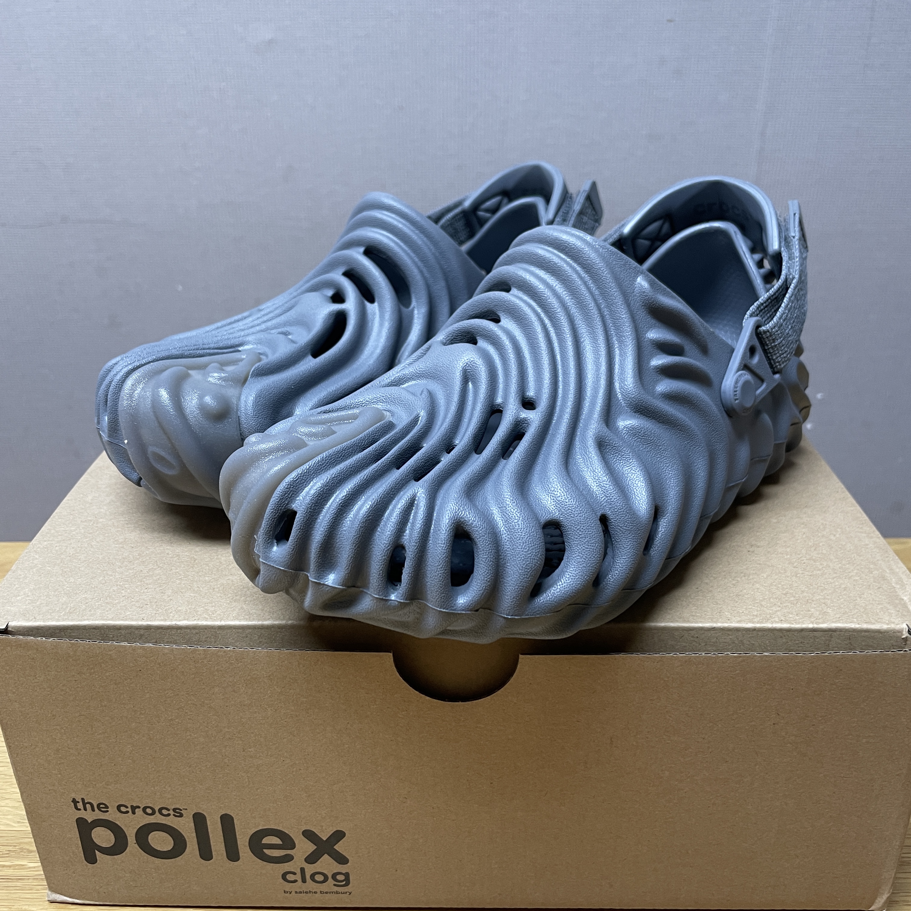 Crocs x Salehe Bembury Pollex Clog Niagara 착용 스타일 - 2