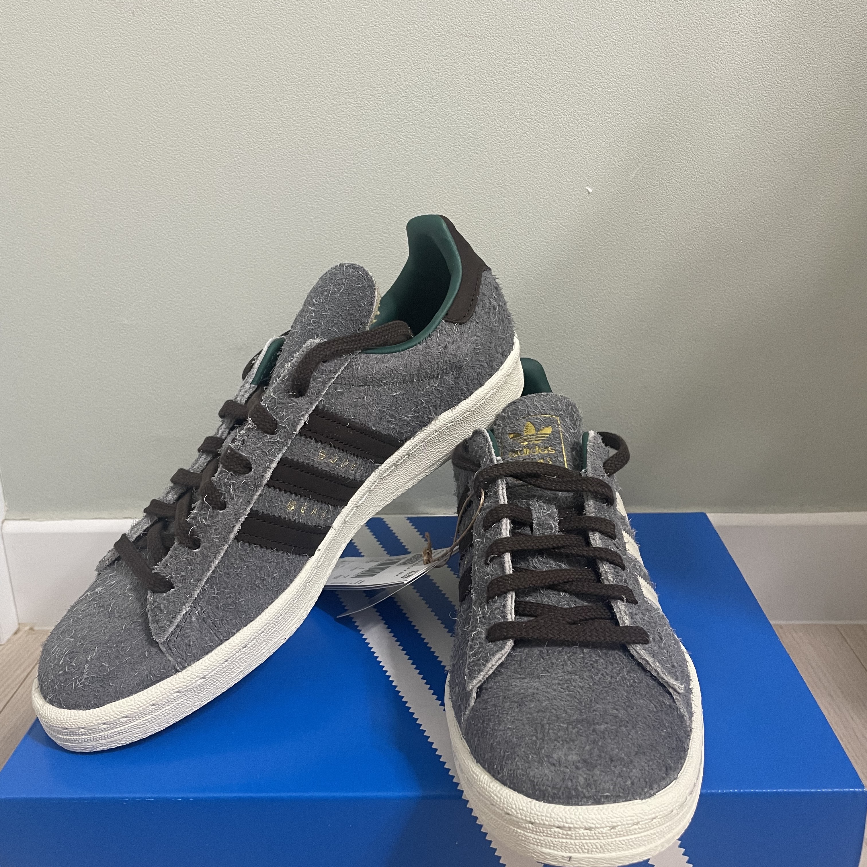 Adidas x Bodega x Beams Campus Grey Off White 착용 스타일 - 2