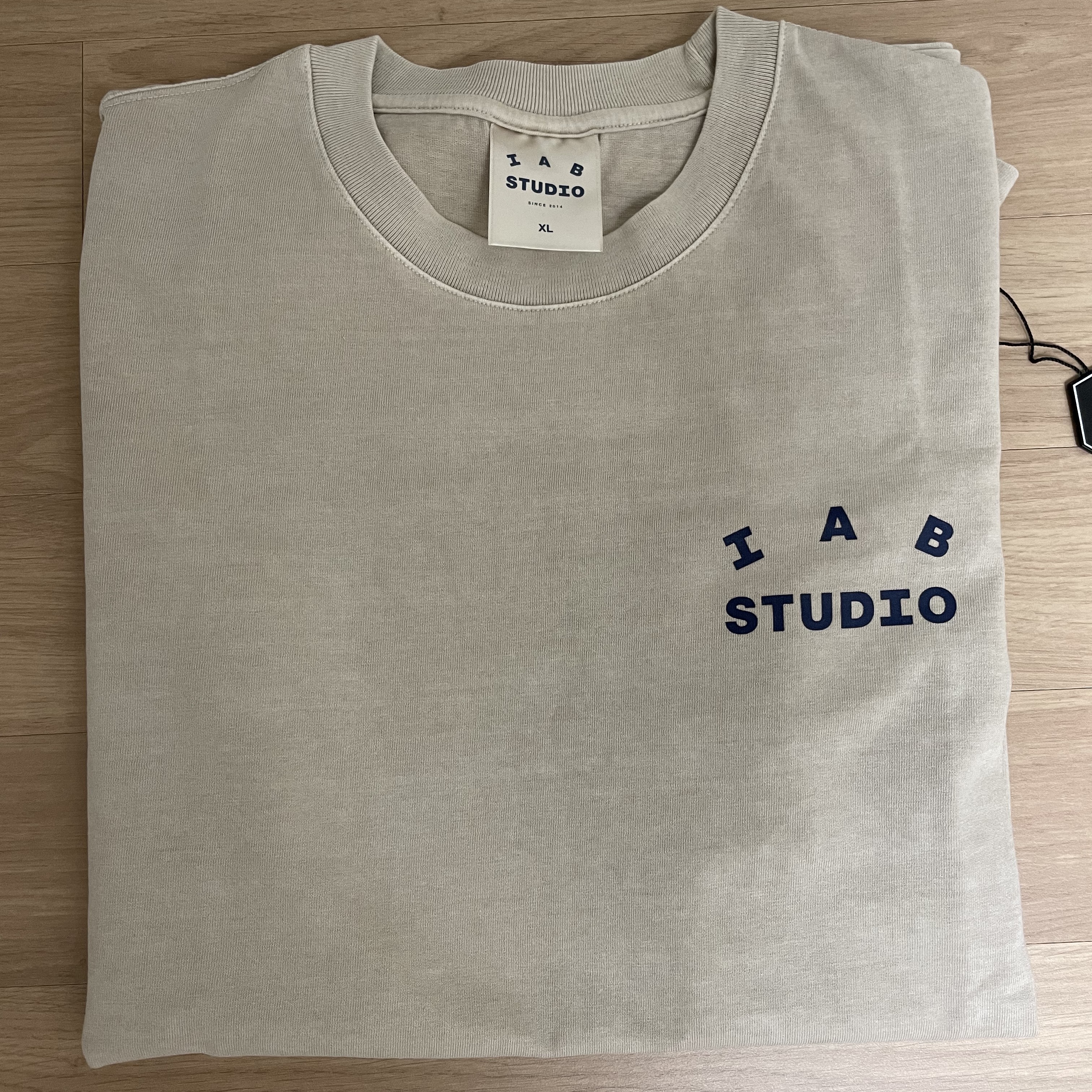 IAB Studio Pigment T-Shirt Oatmeal 착용 스타일